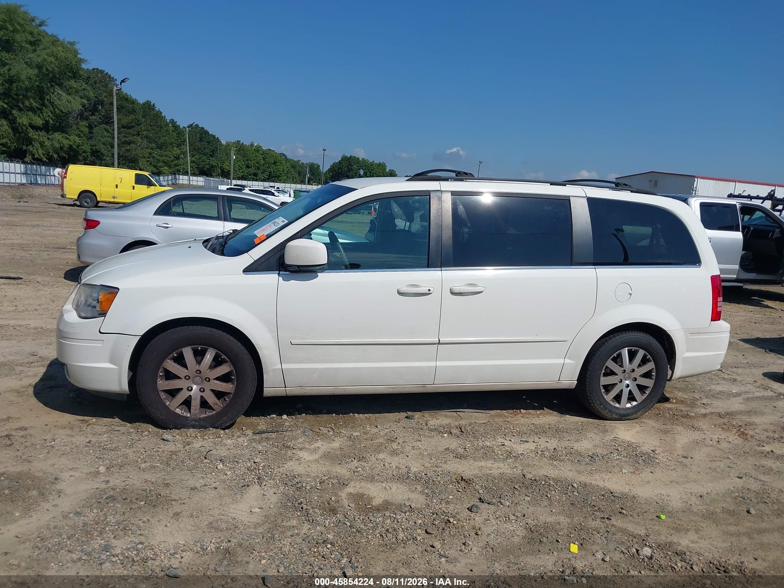 2008 Chrysler Town & Country Touring Белый vin: 2A8HR54P48R666947
