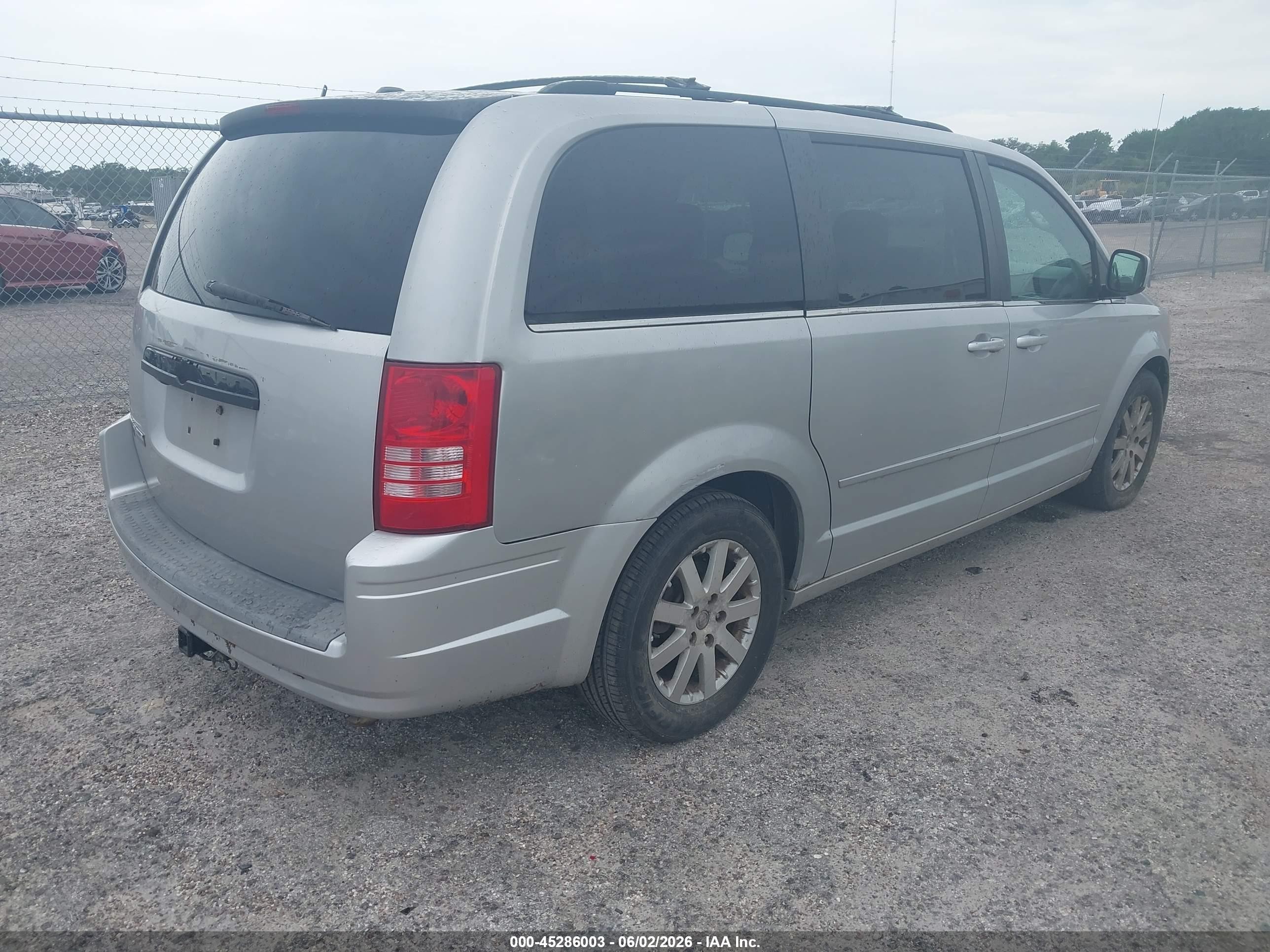 2008 Chrysler Town & Country Touring Серебряный vin: 2A8HR54P48R691685