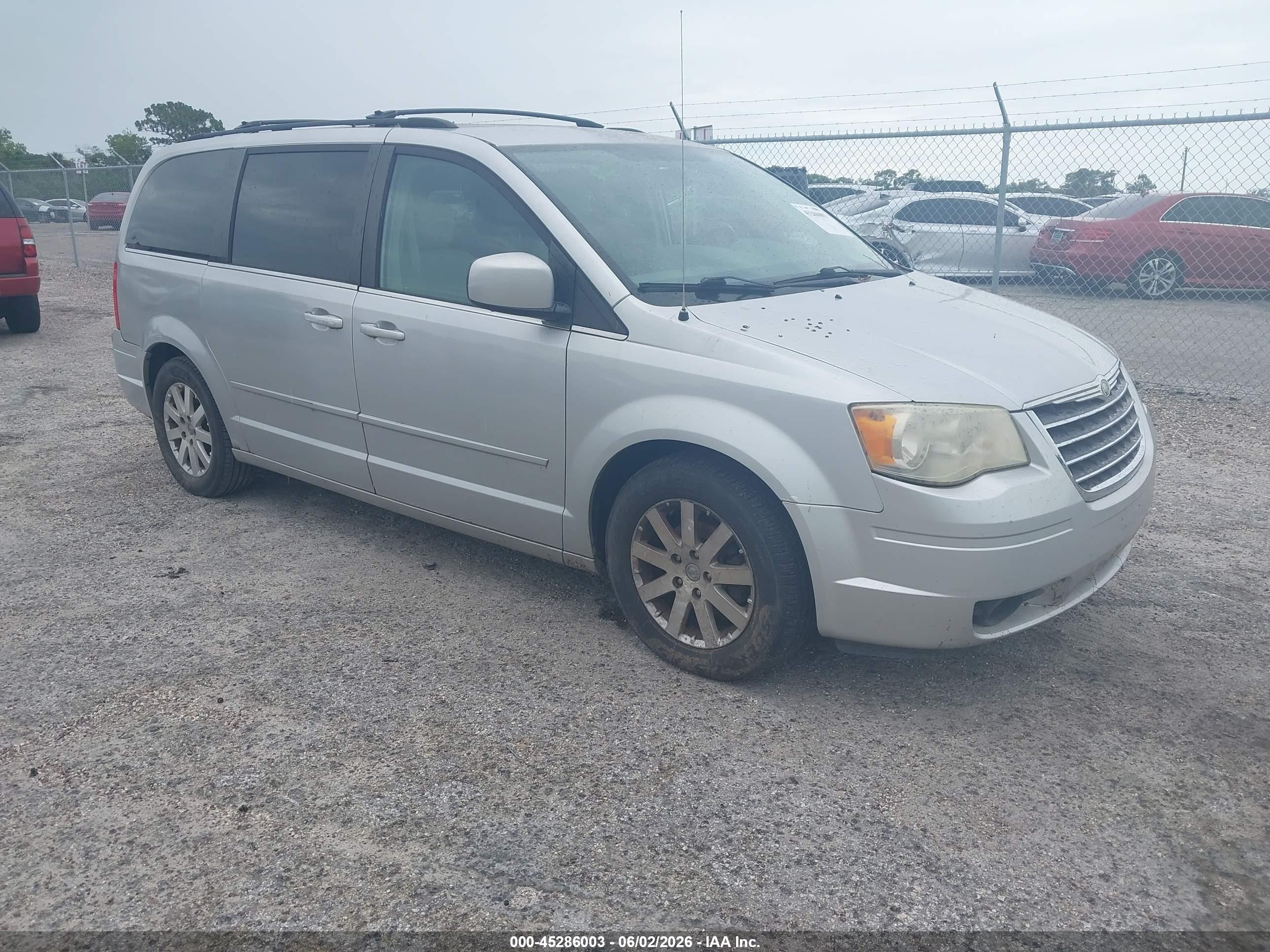 2008 Chrysler Town & Country Touring Серебряный vin: 2A8HR54P48R691685
