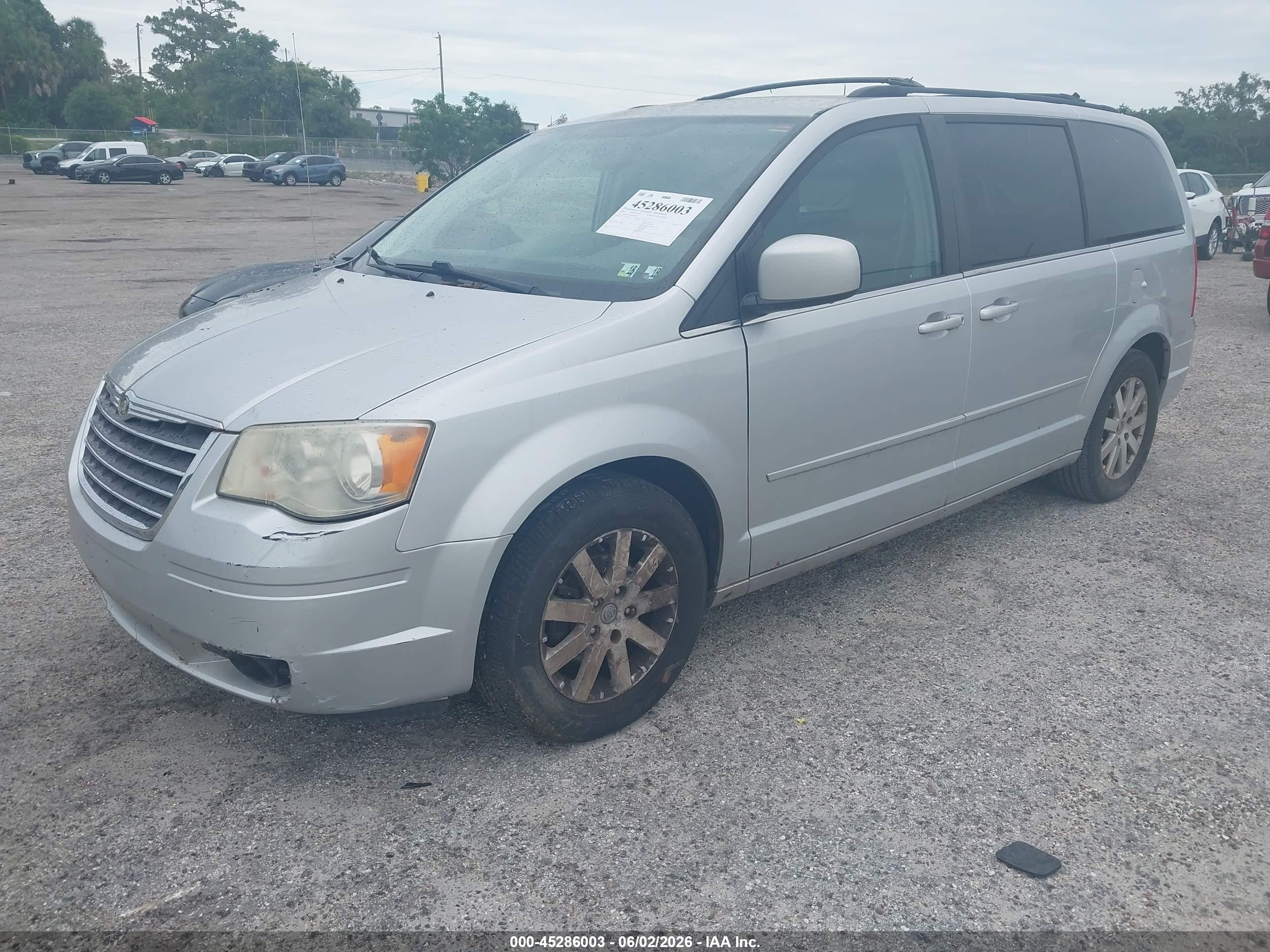 2008 Chrysler Town & Country Touring Серебряный vin: 2A8HR54P48R691685