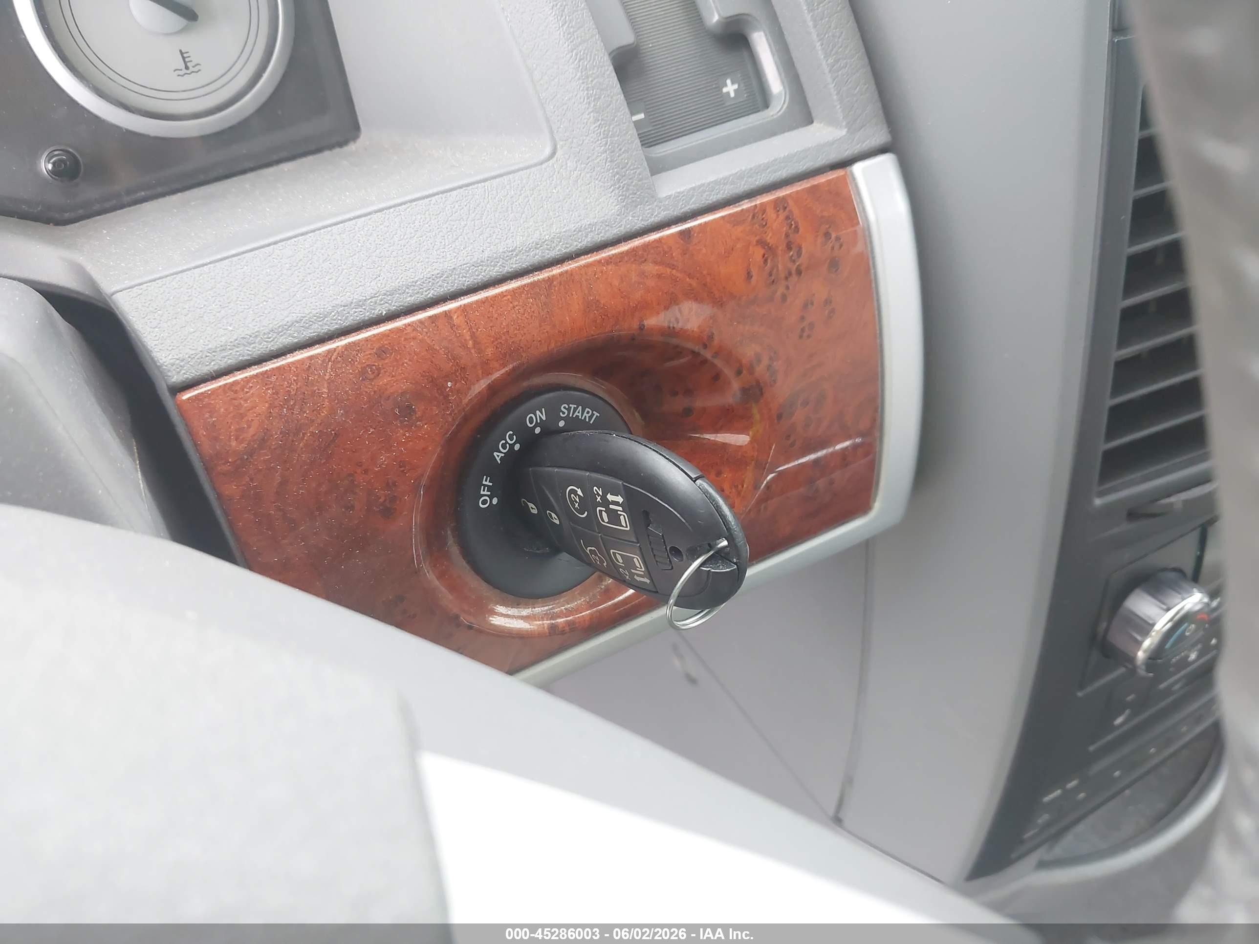2008 Chrysler Town & Country Touring Серебряный vin: 2A8HR54P48R691685