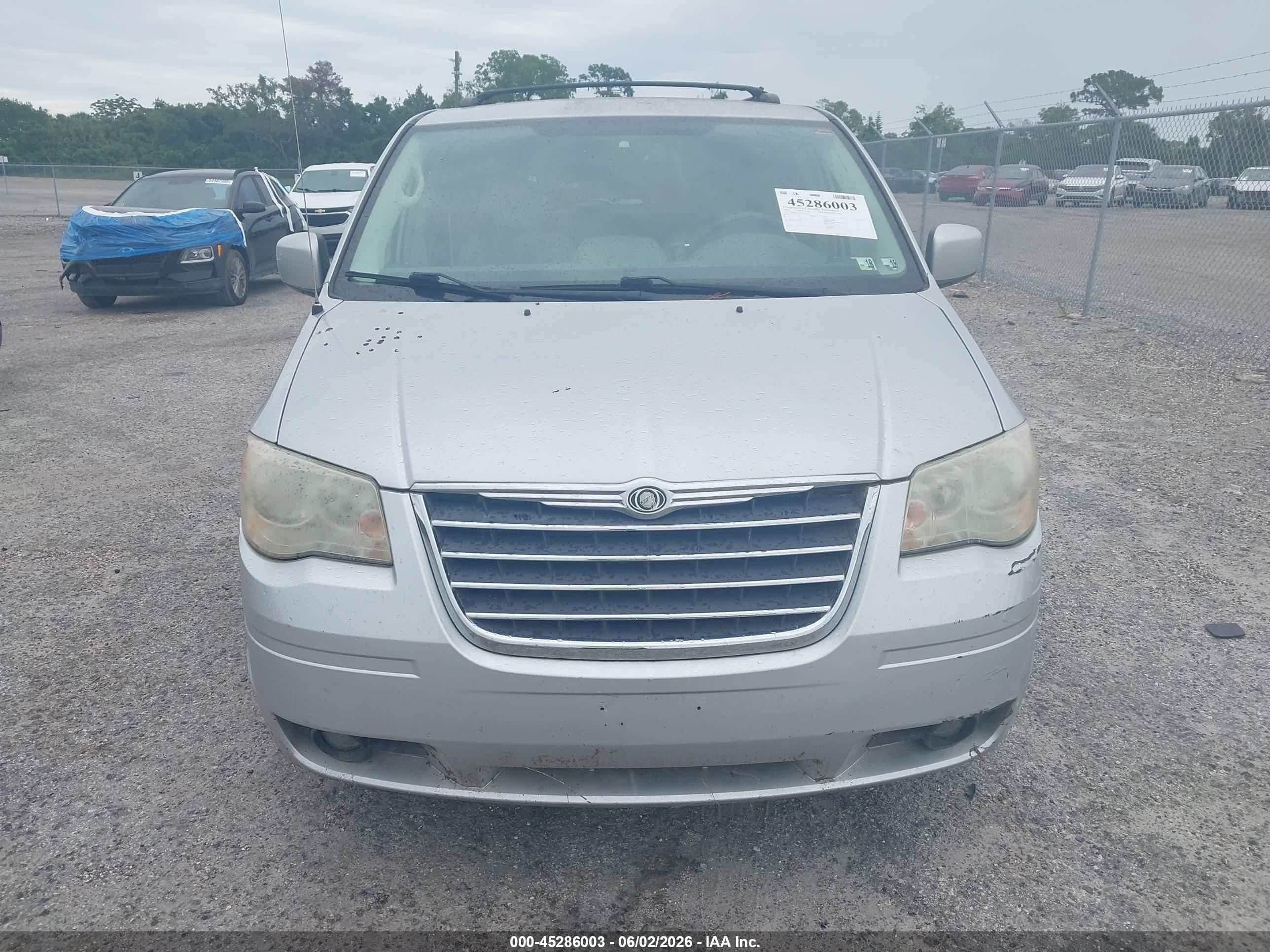 2008 Chrysler Town & Country Touring Серебряный vin: 2A8HR54P48R691685