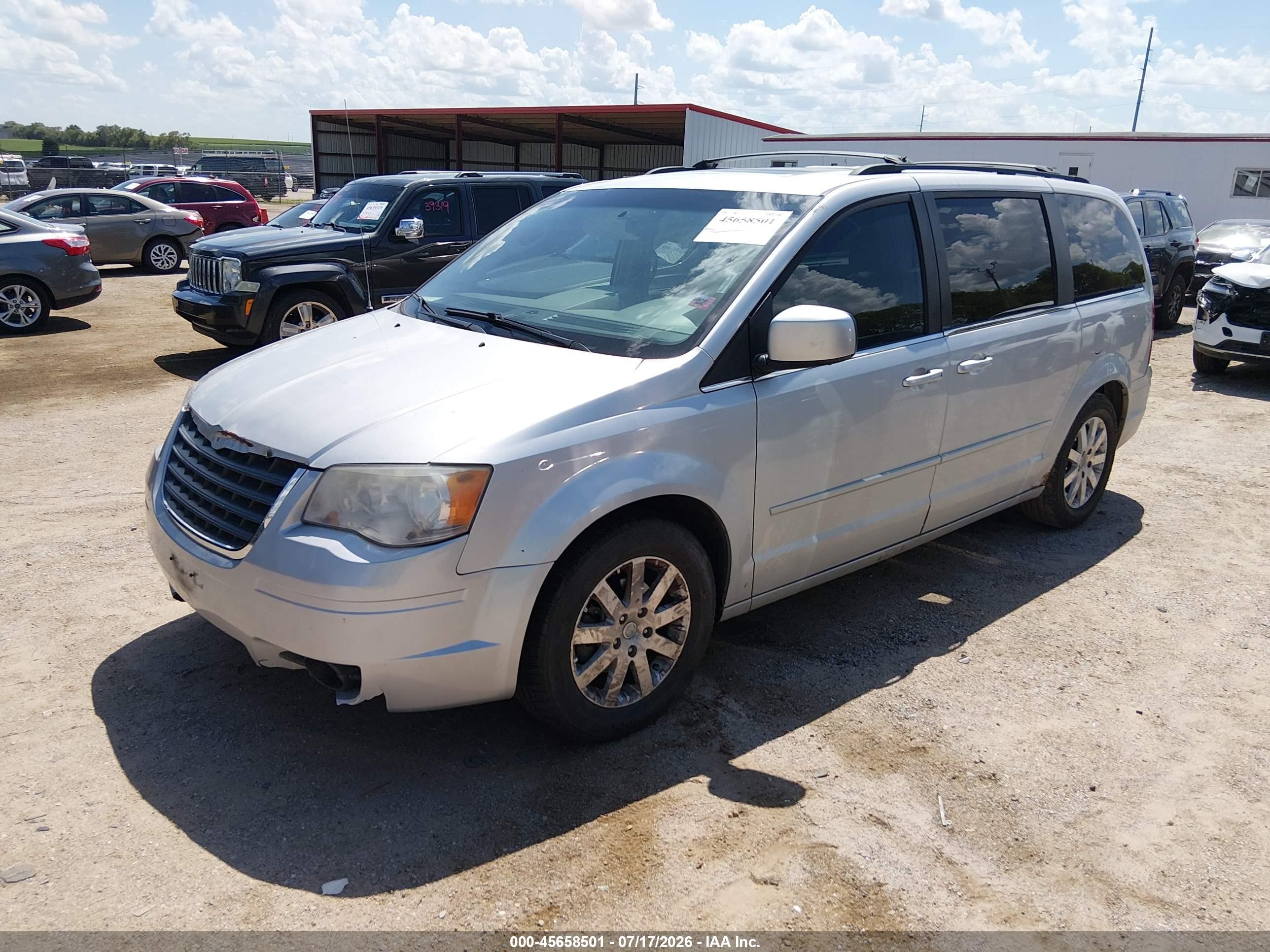 2008 Chrysler Town & Country Touring Silver vin: 2A8HR54P48R829628