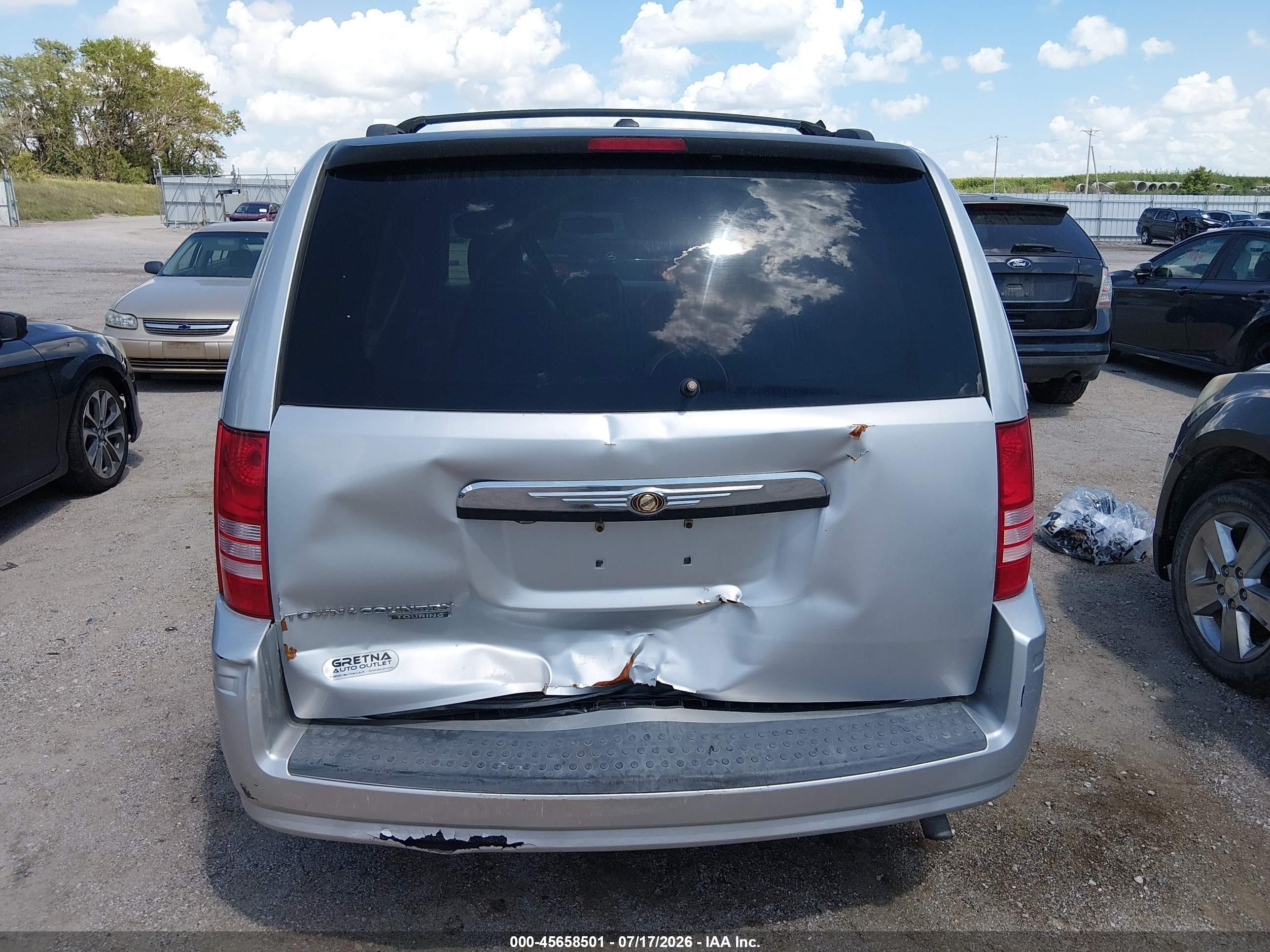 2008 Chrysler Town & Country Touring Silver vin: 2A8HR54P48R829628