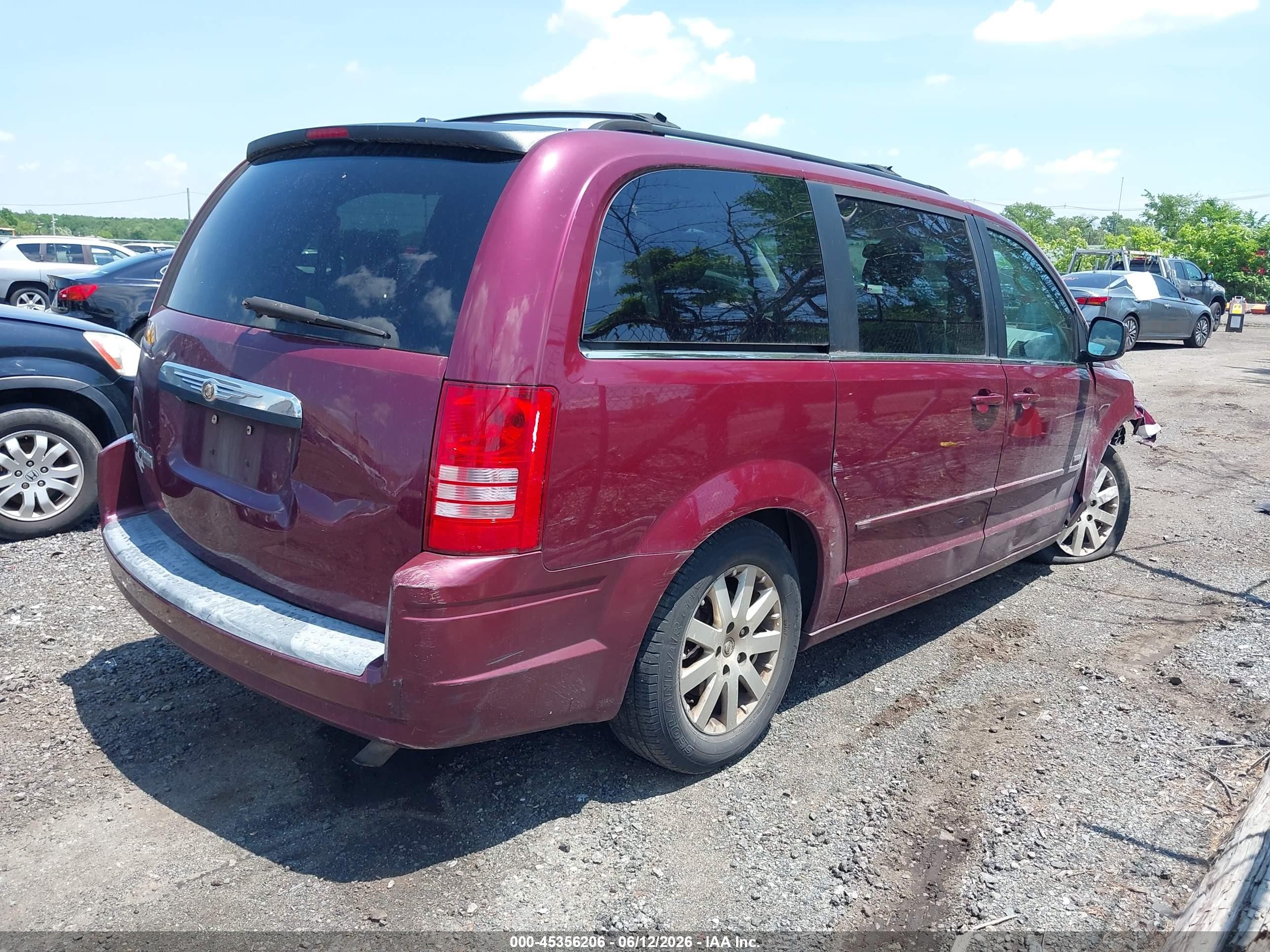 2008 Chrysler Town & Country Touring Burgundy vin: 2A8HR54P48R838670