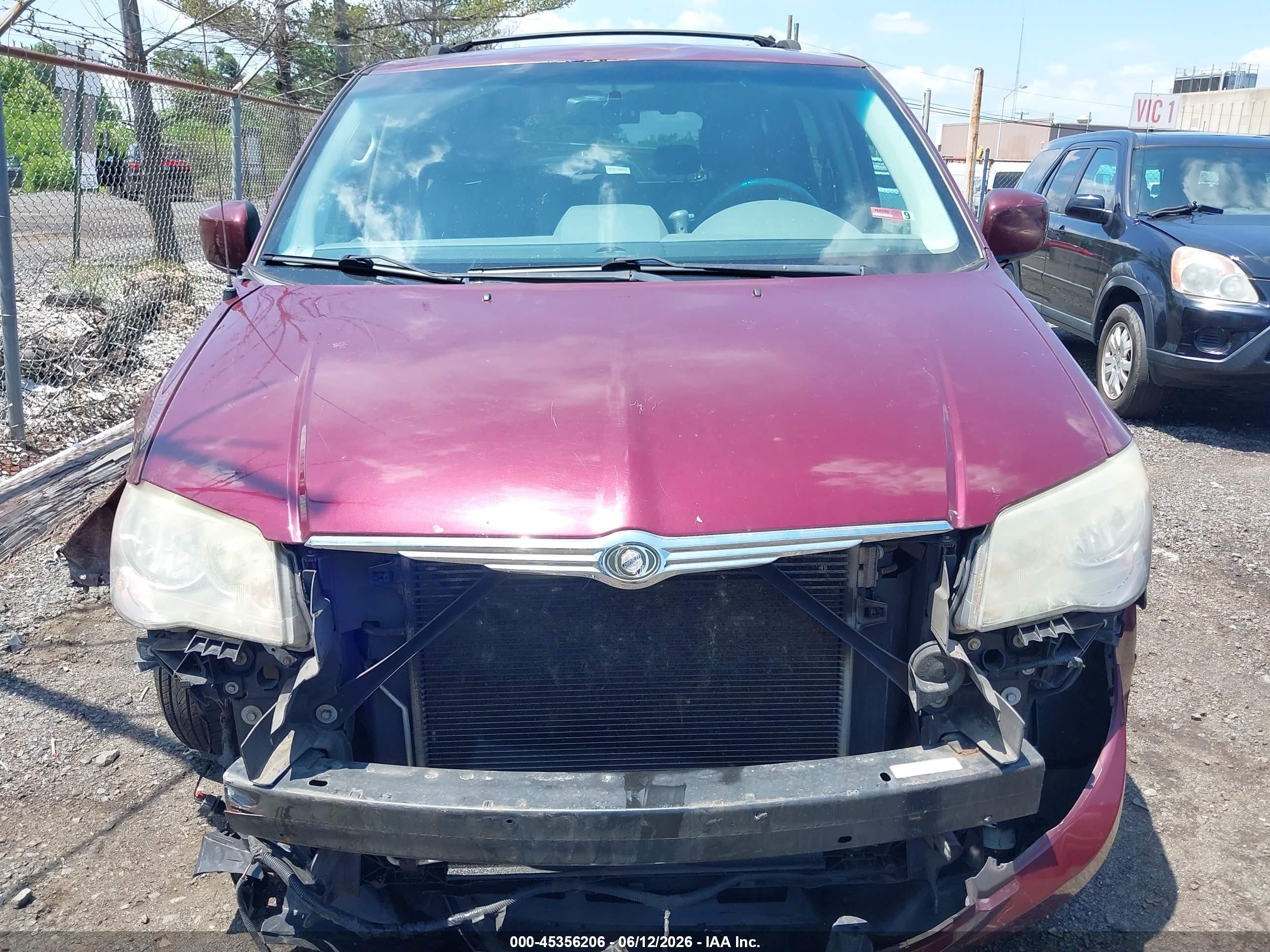 2008 Chrysler Town & Country Touring Burgundy vin: 2A8HR54P48R838670