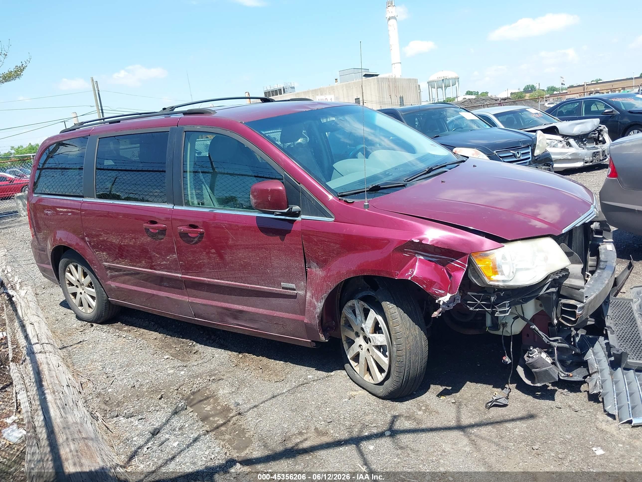 2008 Chrysler Town & Country Touring Burgundy vin: 2A8HR54P48R838670