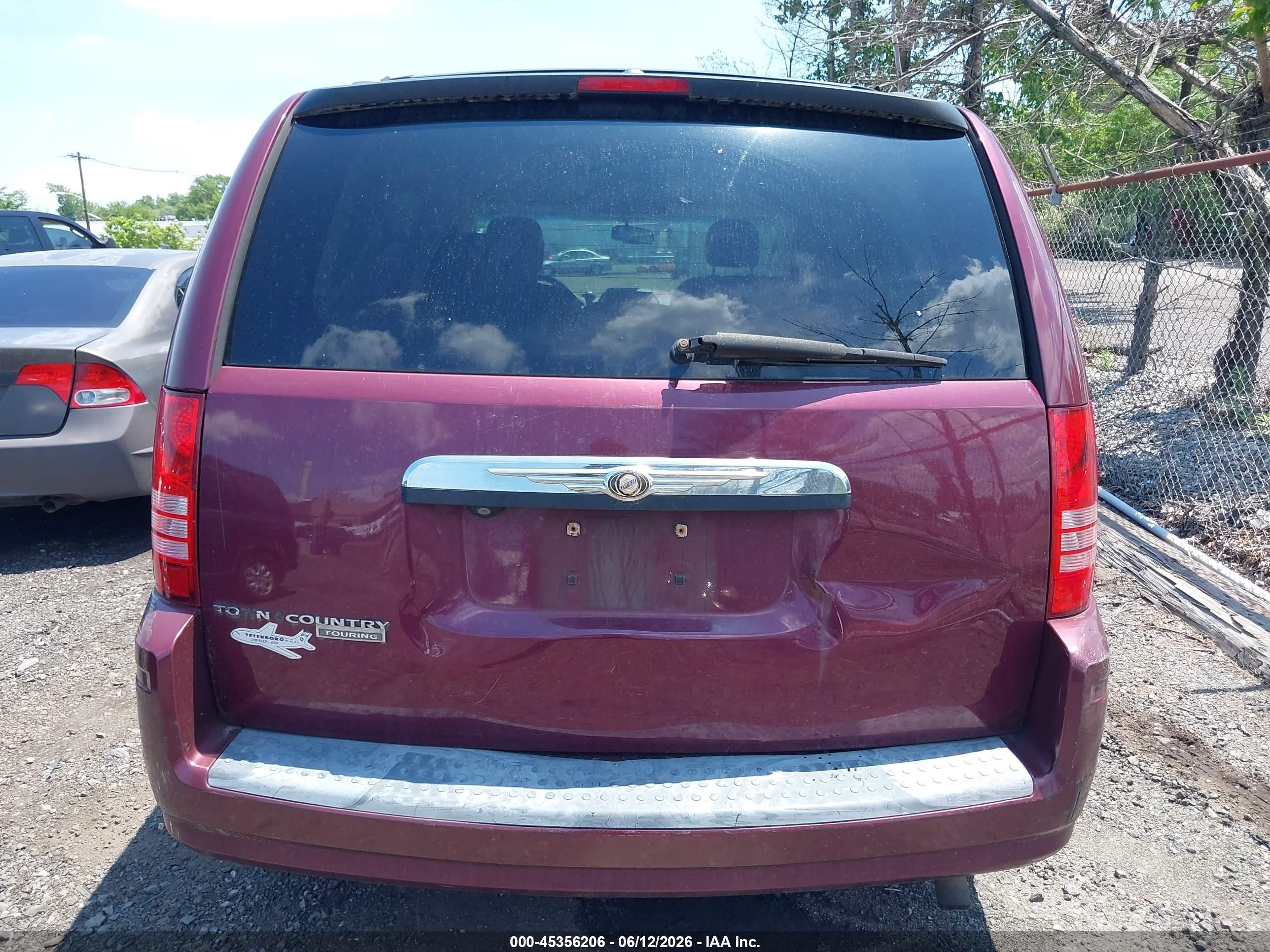2008 Chrysler Town & Country Touring Burgundy vin: 2A8HR54P48R838670
