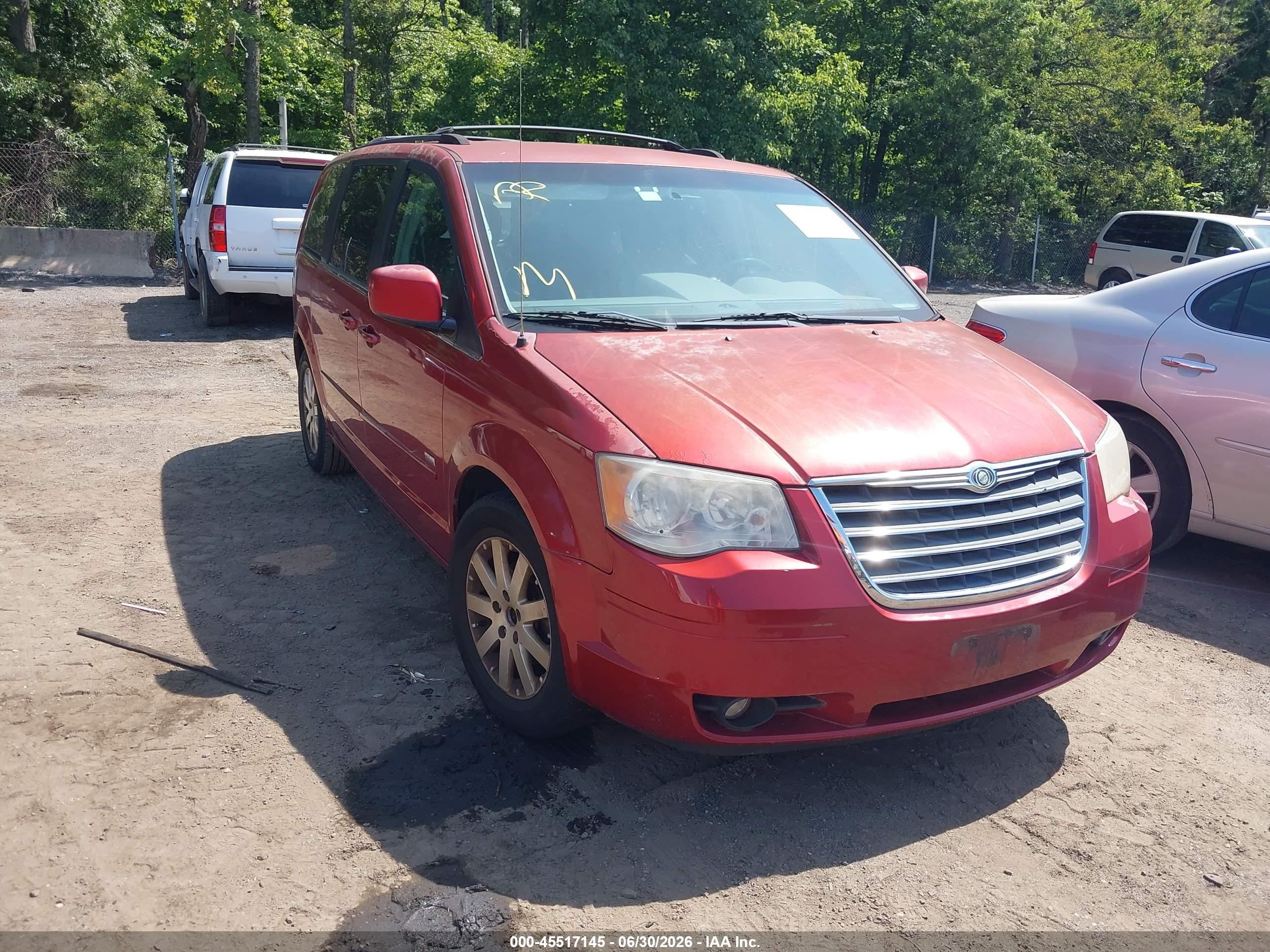 2008 Chrysler Town & Country Touring Red vin: 2A8HR54P48R842833