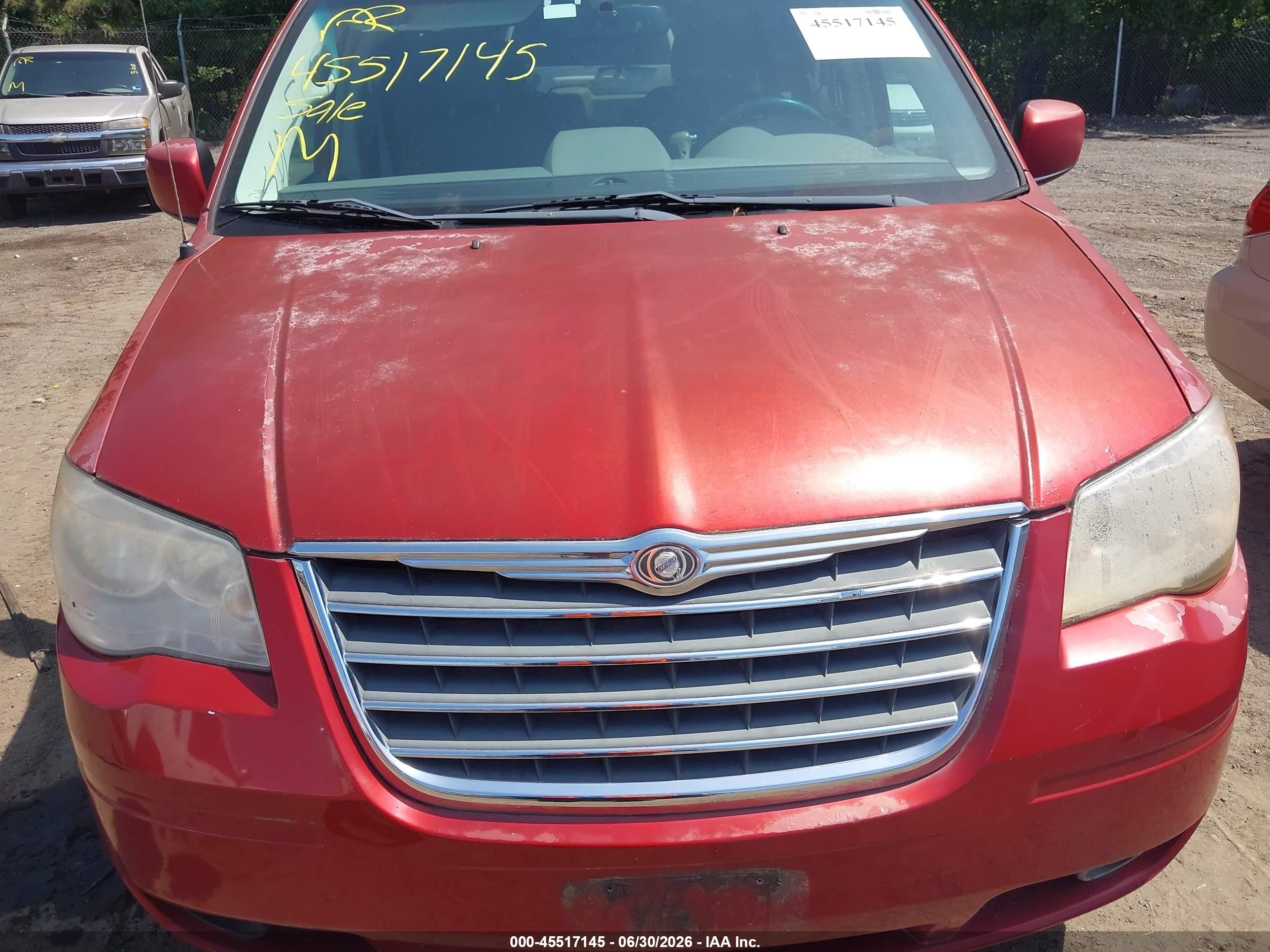 2008 Chrysler Town & Country Touring Red vin: 2A8HR54P48R842833