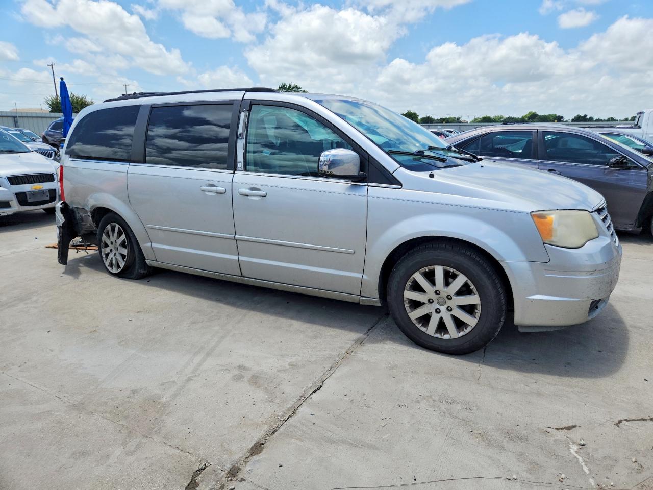 2008 Chrysler Town & Country Touring Silver vin: 2A8HR54P58R143484