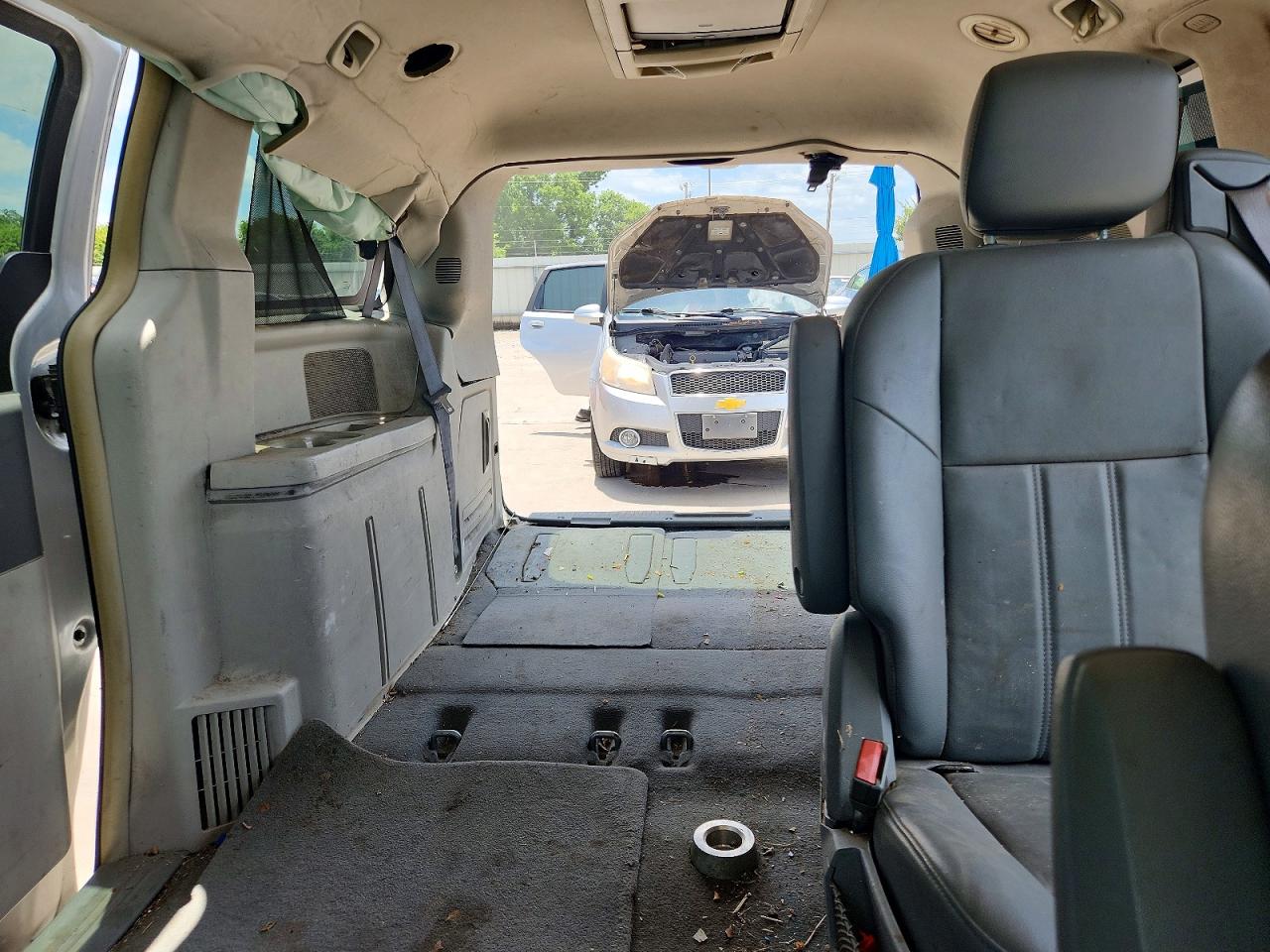 2008 Chrysler Town & Country Touring Silver vin: 2A8HR54P58R143484