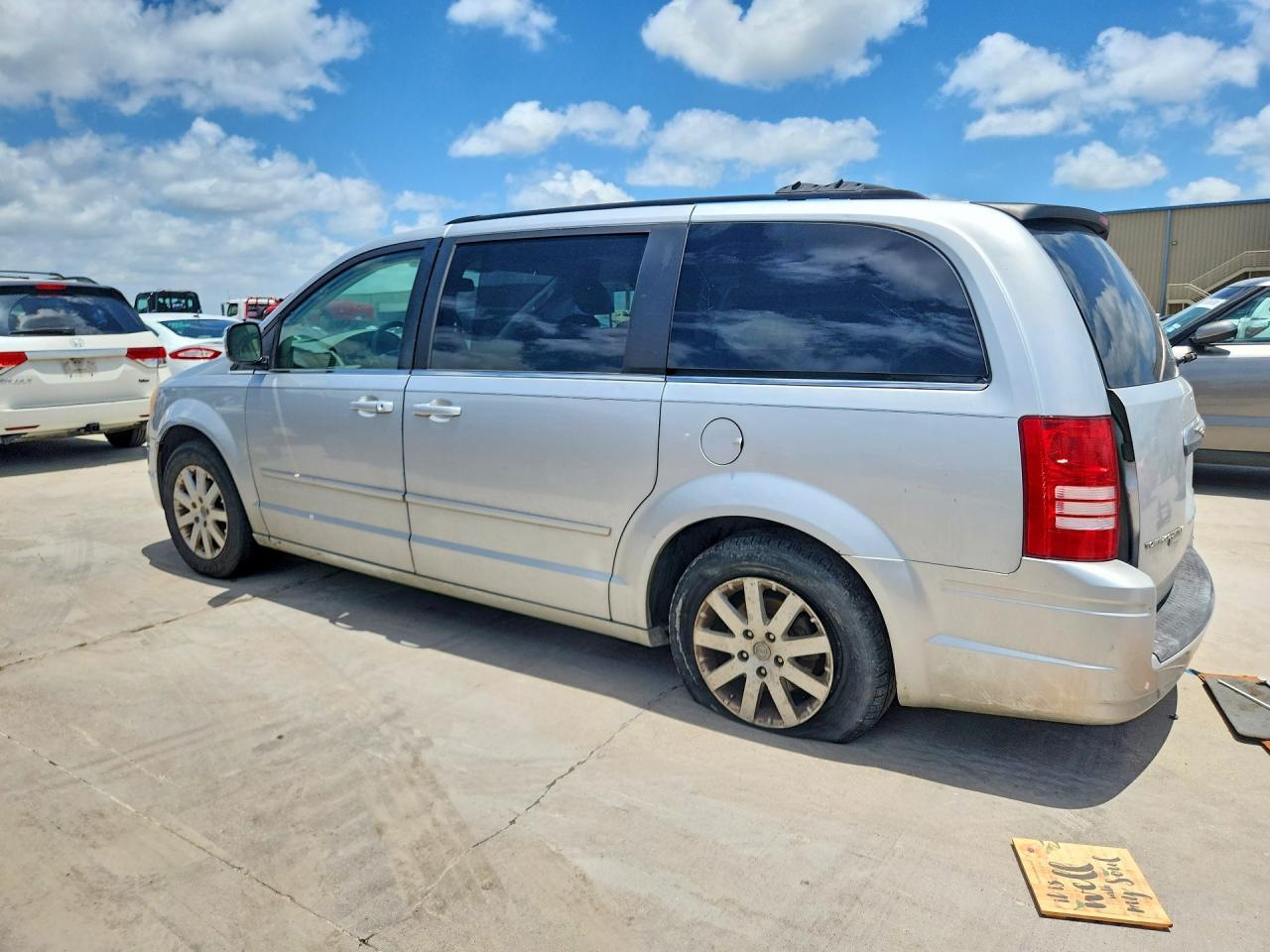 2008 Chrysler Town & Country Touring Silver vin: 2A8HR54P58R143484