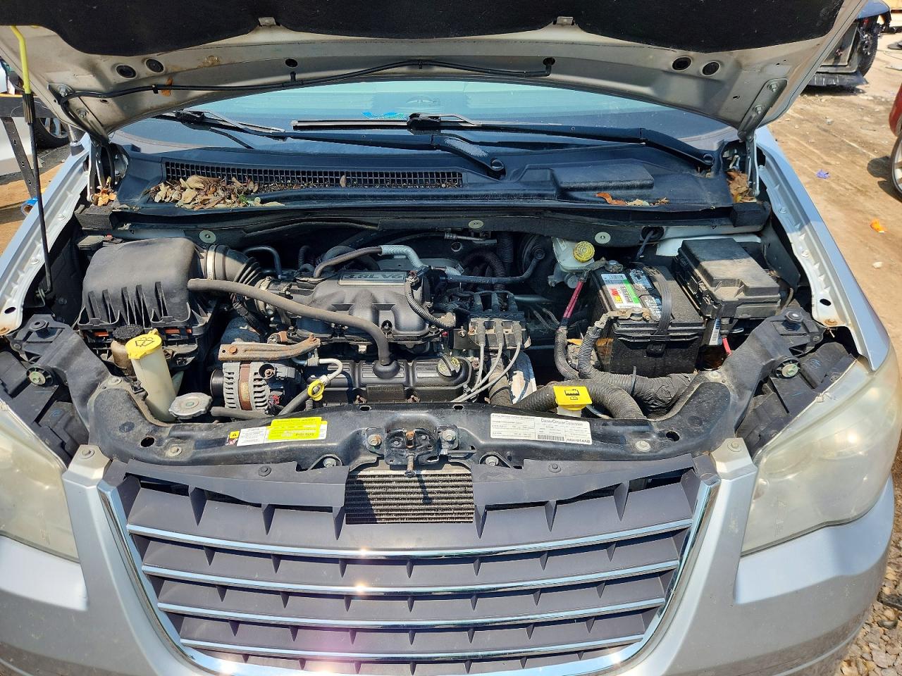 2008 Chrysler Town & Country Touring Silver vin: 2A8HR54P58R690710