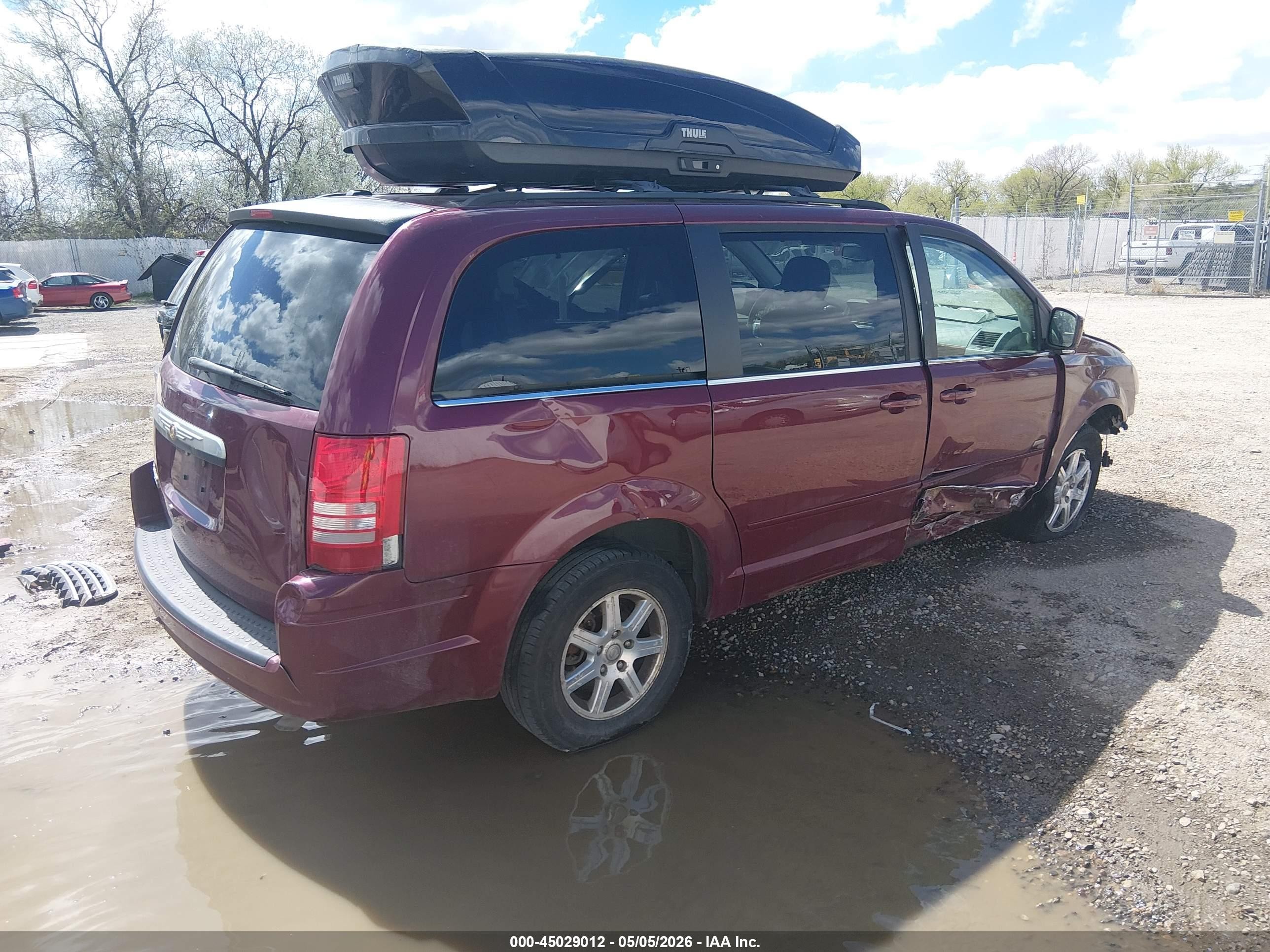2008 Chrysler Town & Country Touring Red vin: 2A8HR54P58R699522