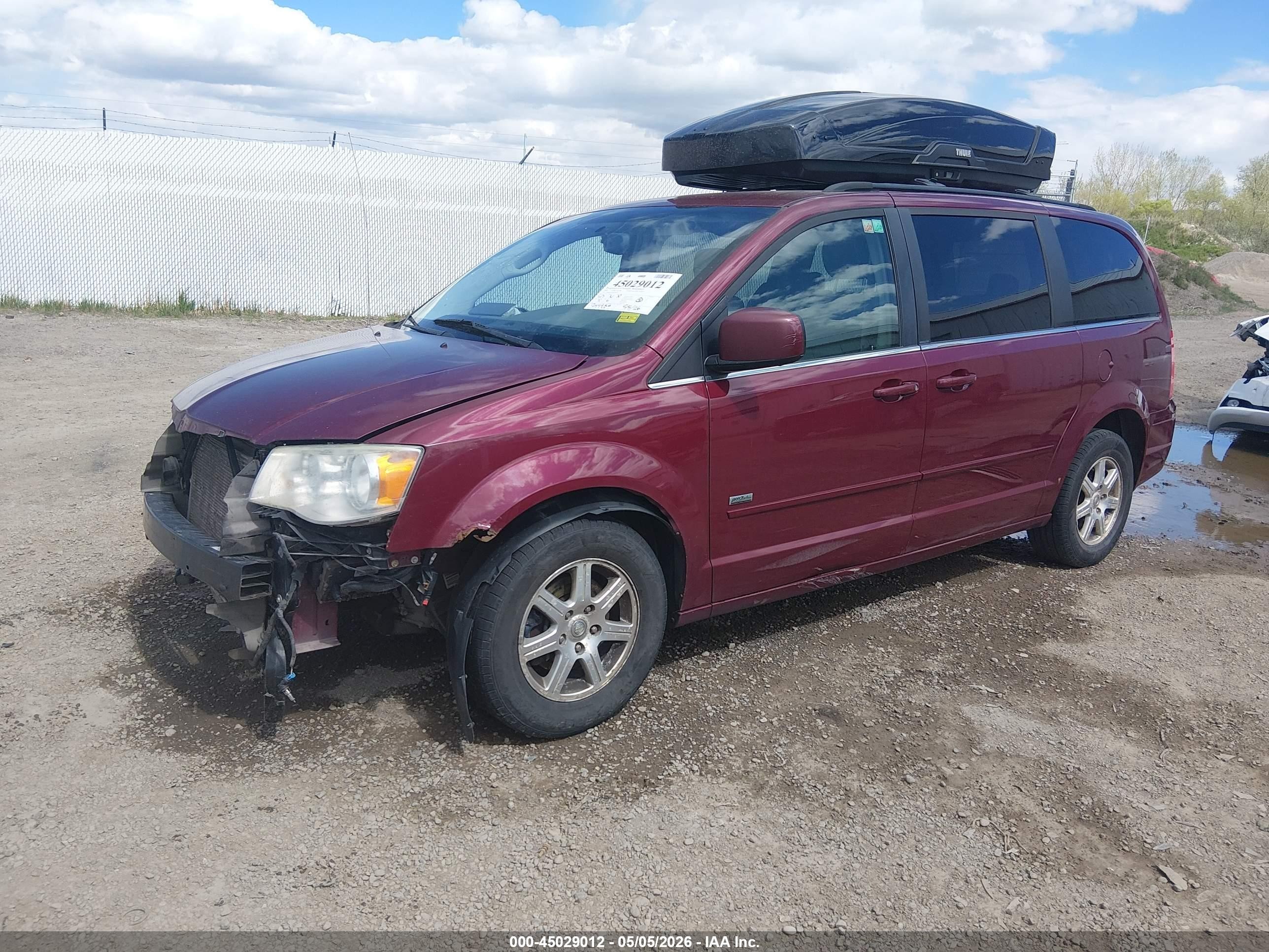 2008 Chrysler Town & Country Touring Red vin: 2A8HR54P58R699522