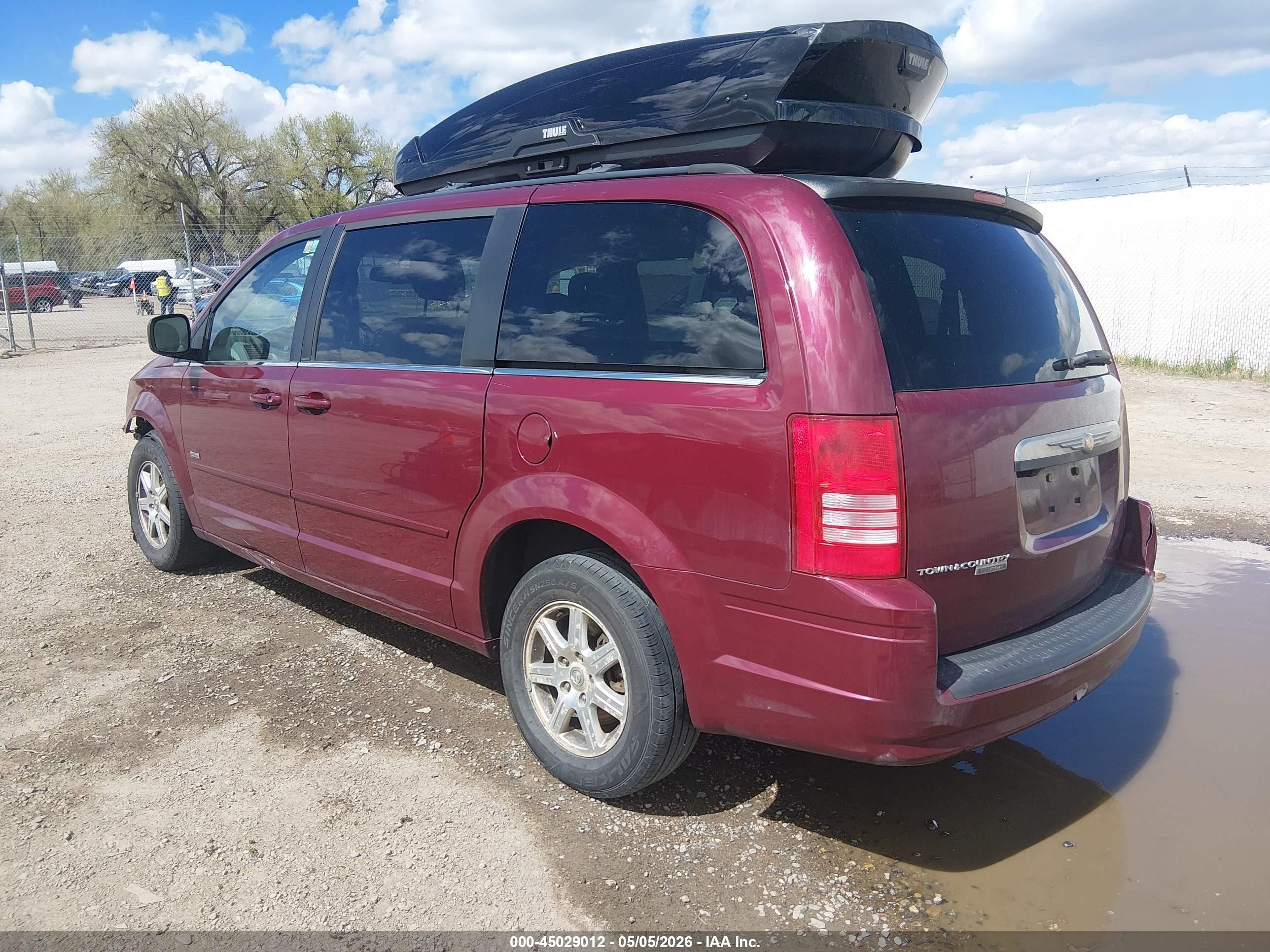2008 Chrysler Town & Country Touring Red vin: 2A8HR54P58R699522