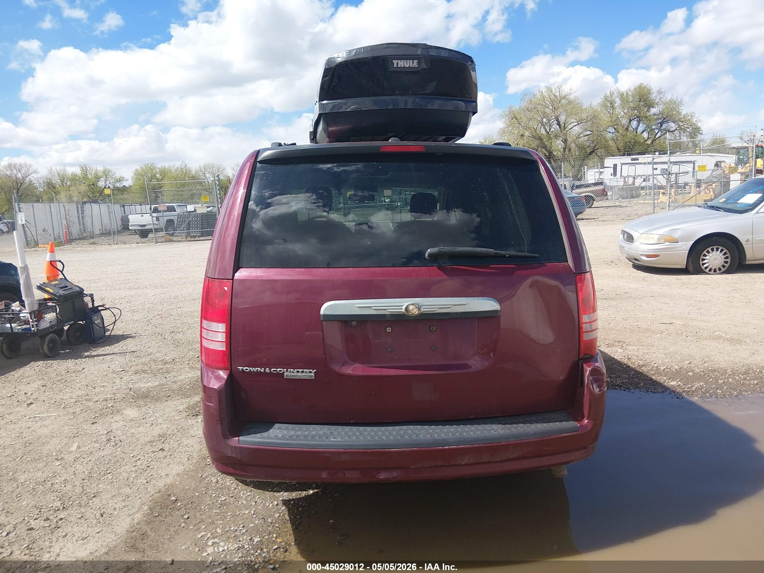 2008 Chrysler Town & Country Touring Red vin: 2A8HR54P58R699522