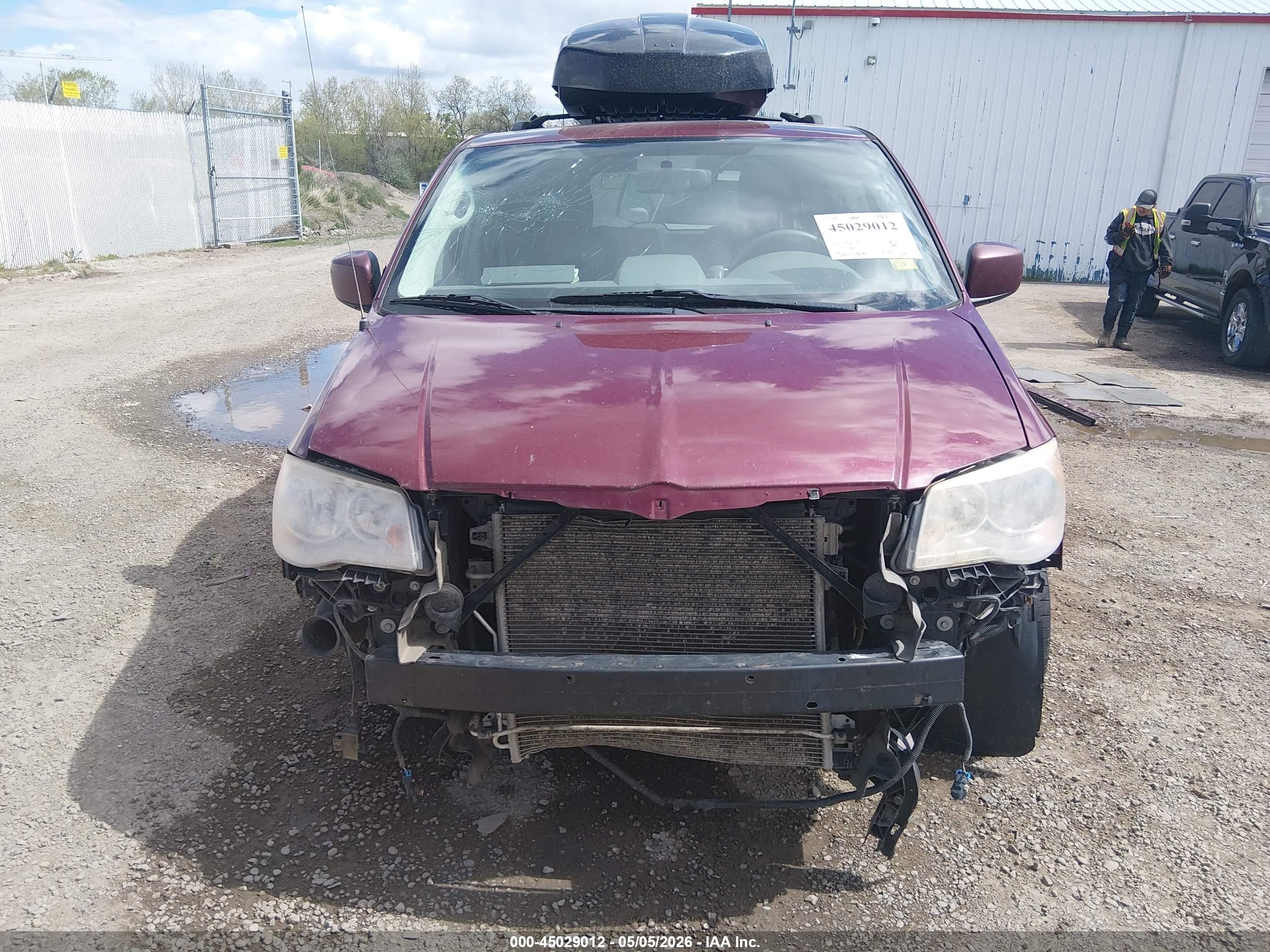2008 Chrysler Town & Country Touring Red vin: 2A8HR54P58R699522