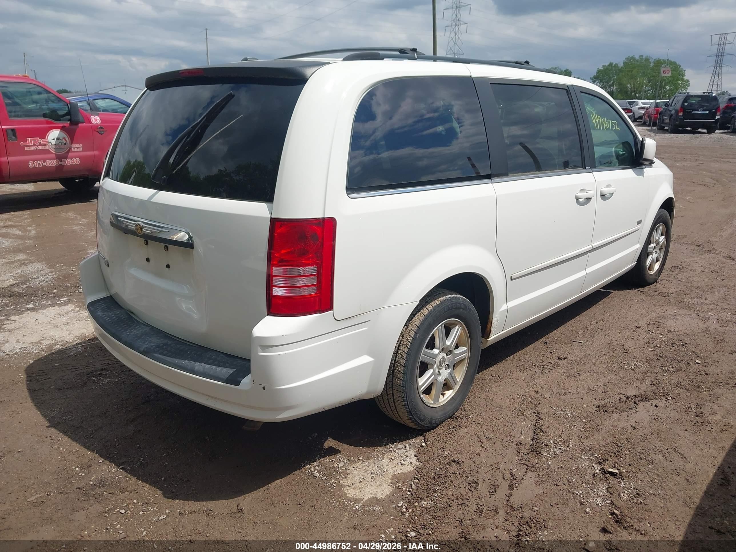 2008 Chrysler Town & Country Touring White vin: 2A8HR54P58R752980
