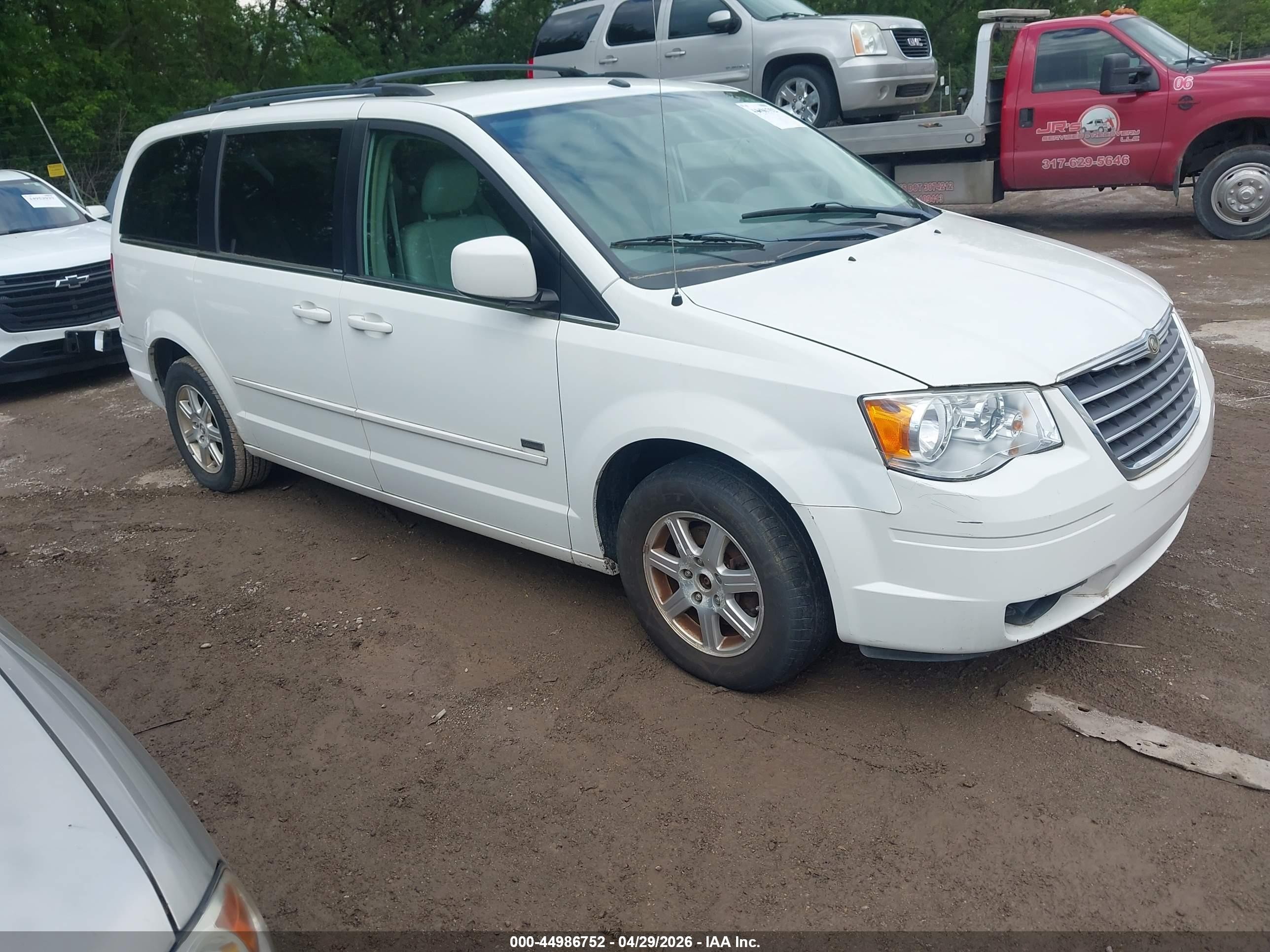 2008 Chrysler Town & Country Touring White vin: 2A8HR54P58R752980