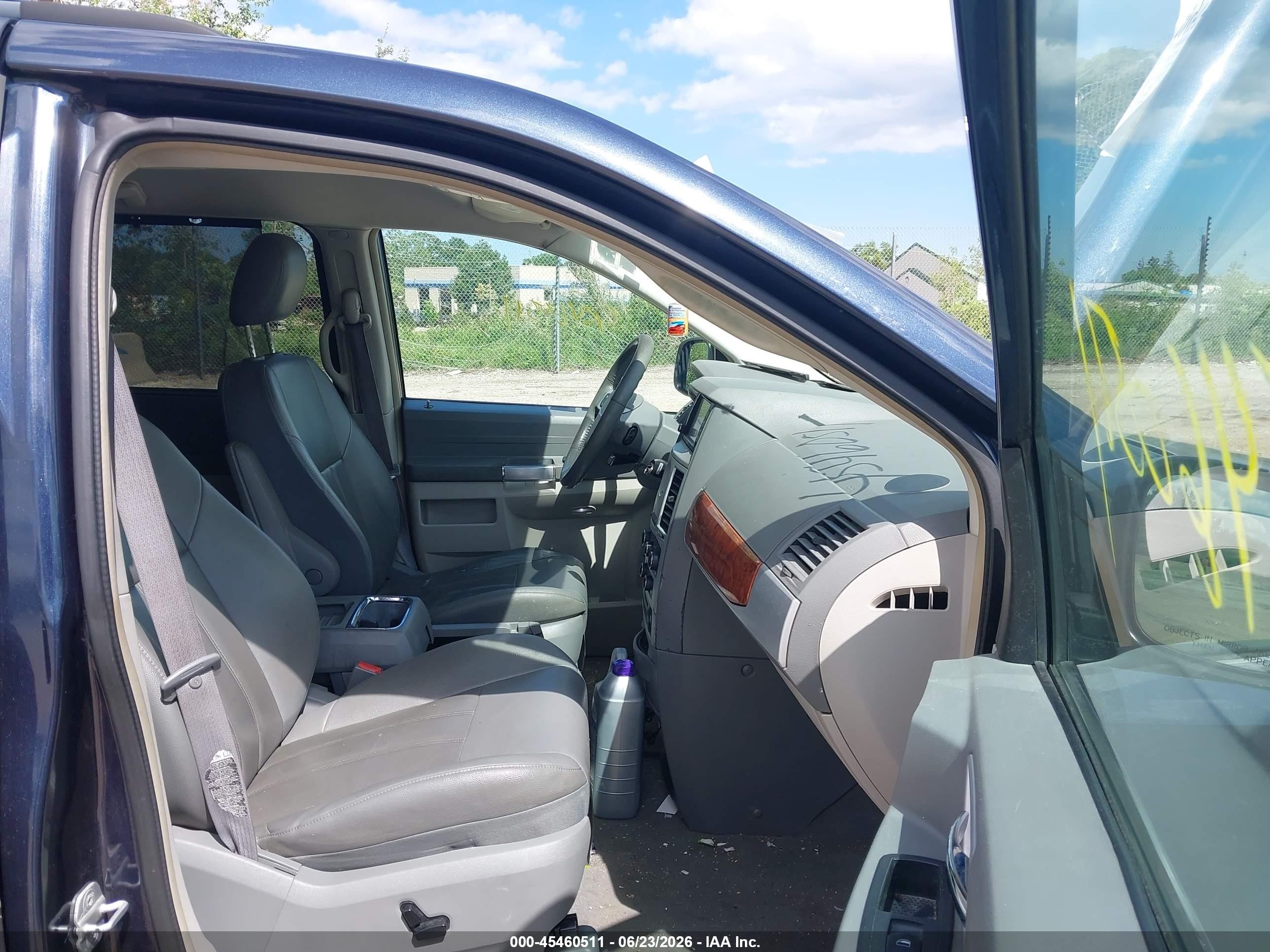 2008 Chrysler Town & Country Touring Dark Blue vin: 2A8HR54P58R787616