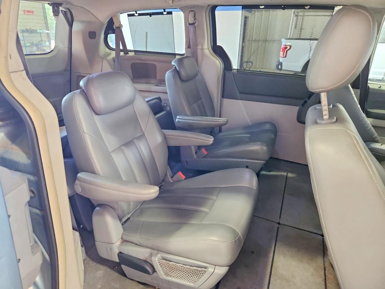 2008 Chrysler Town & Country Touring Turquoise vin: 2A8HR54P68R730177