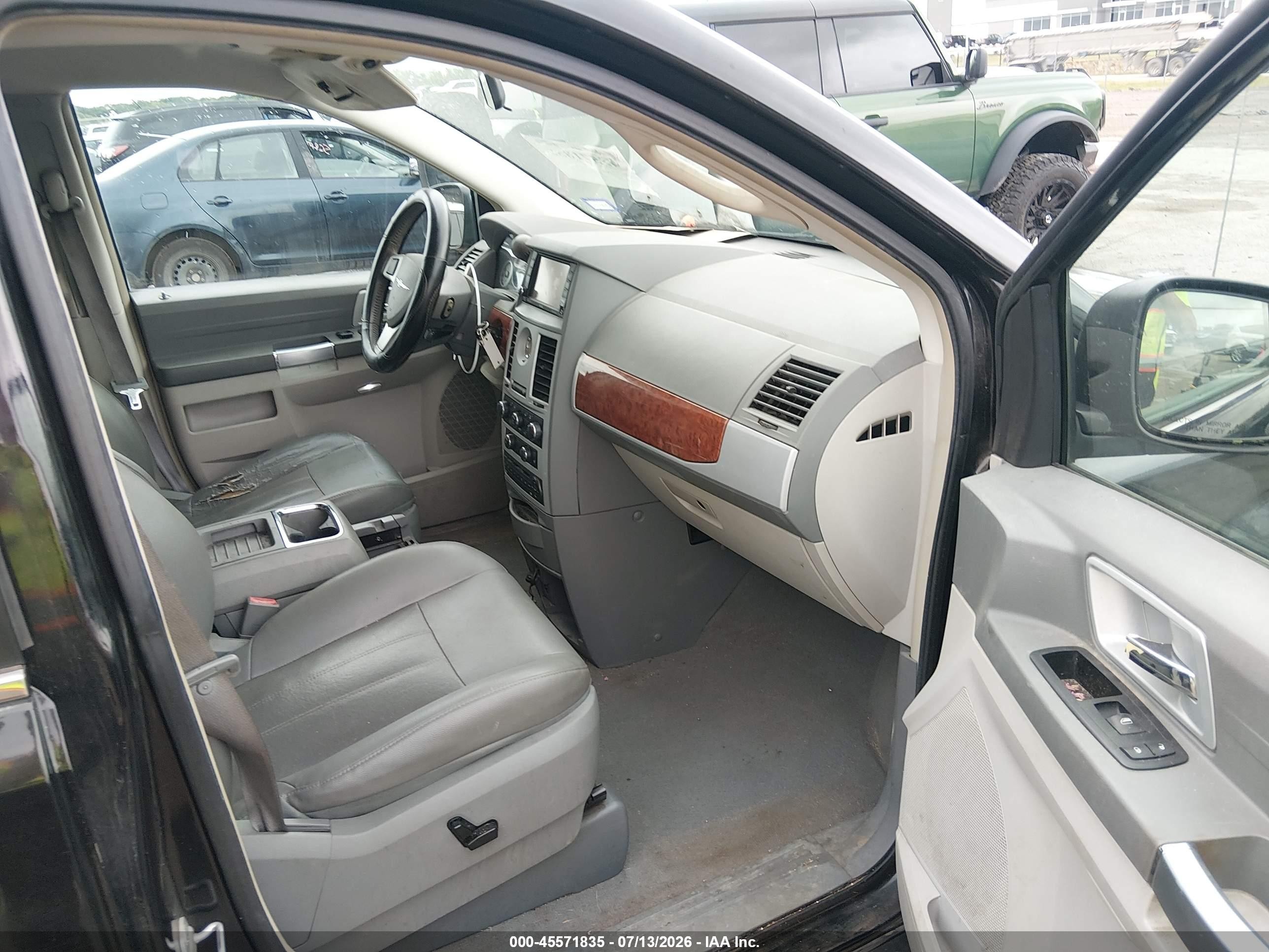 2008 Chrysler Town & Country Touring Black vin: 2A8HR54P68R738067