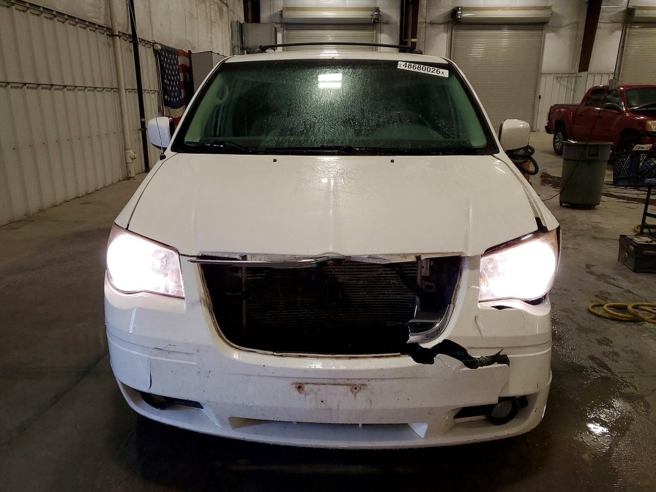 2008 Chrysler Town & Country Touring White vin: 2A8HR54P68R786734