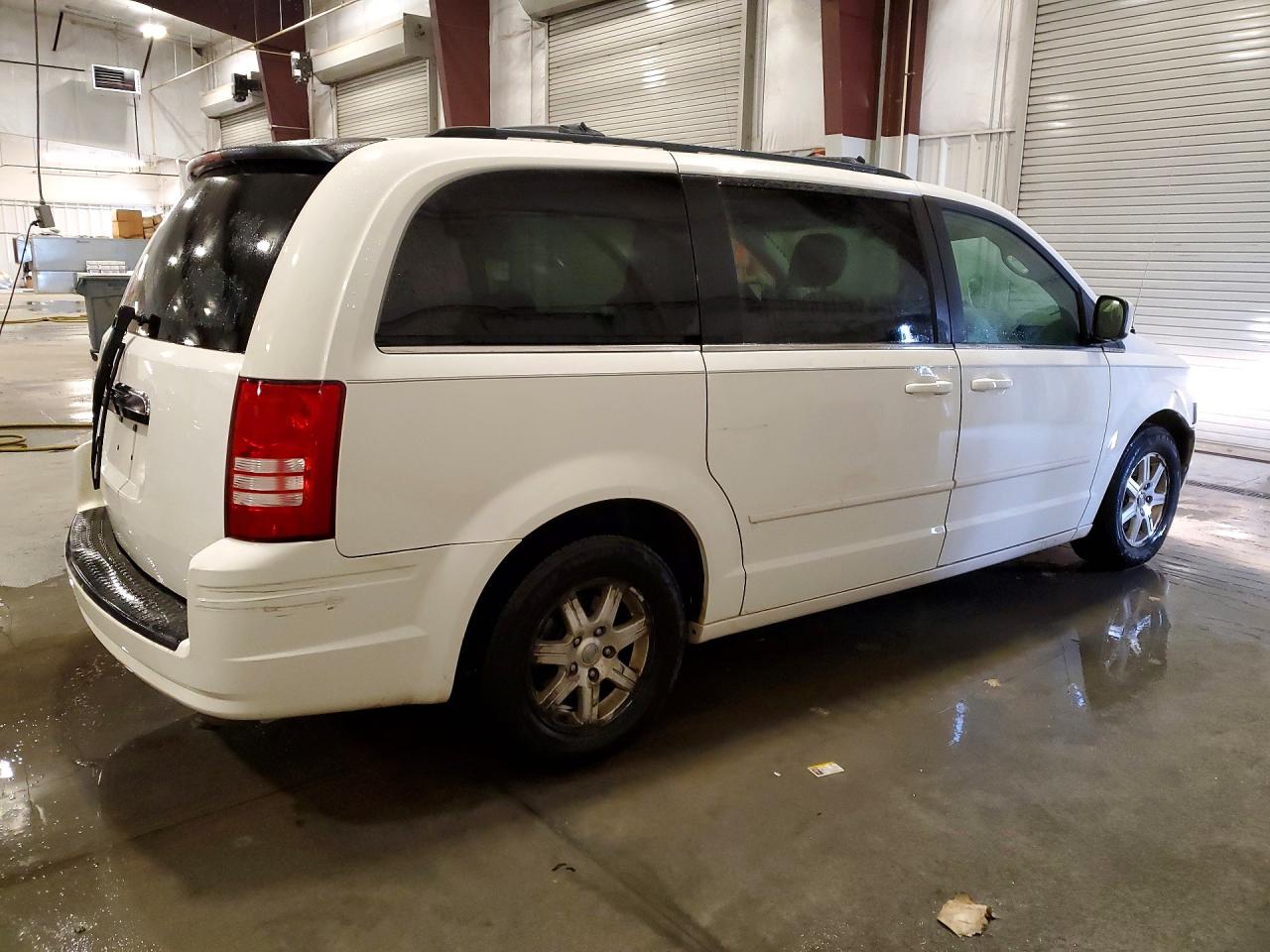 2008 Chrysler Town & Country Touring White vin: 2A8HR54P68R786734