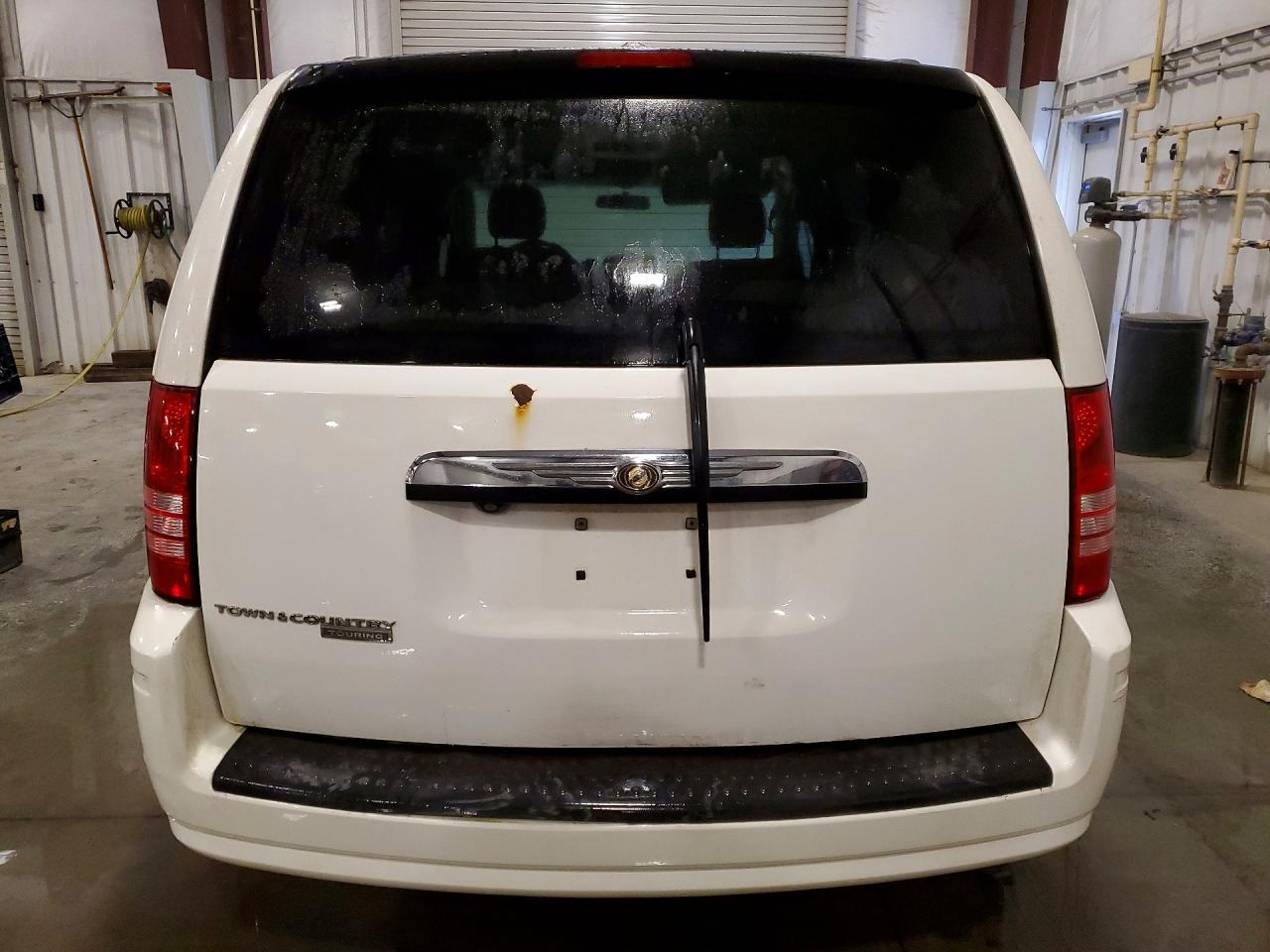 2008 Chrysler Town & Country Touring White vin: 2A8HR54P68R786734