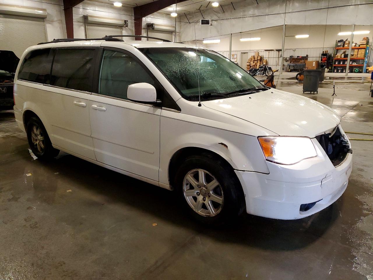 2008 Chrysler Town & Country Touring White vin: 2A8HR54P68R786734
