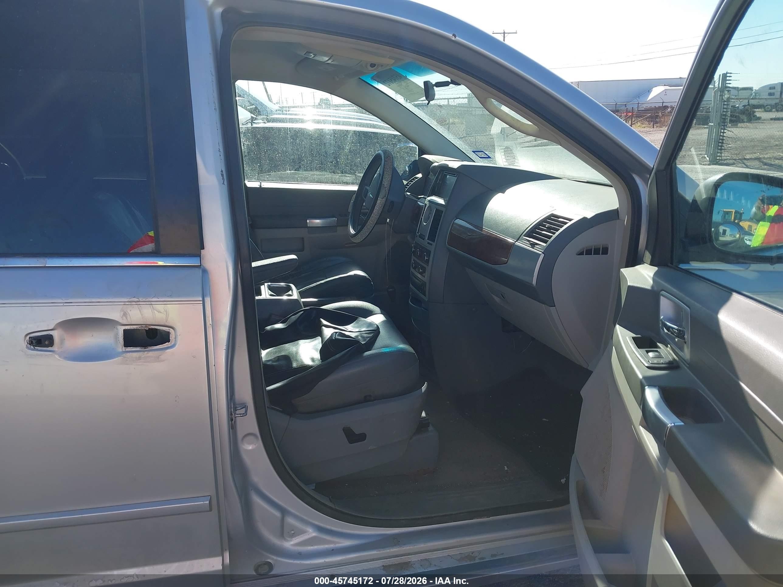 2008 Chrysler Town & Country Touring Серебряный vin: 2A8HR54P68R818484