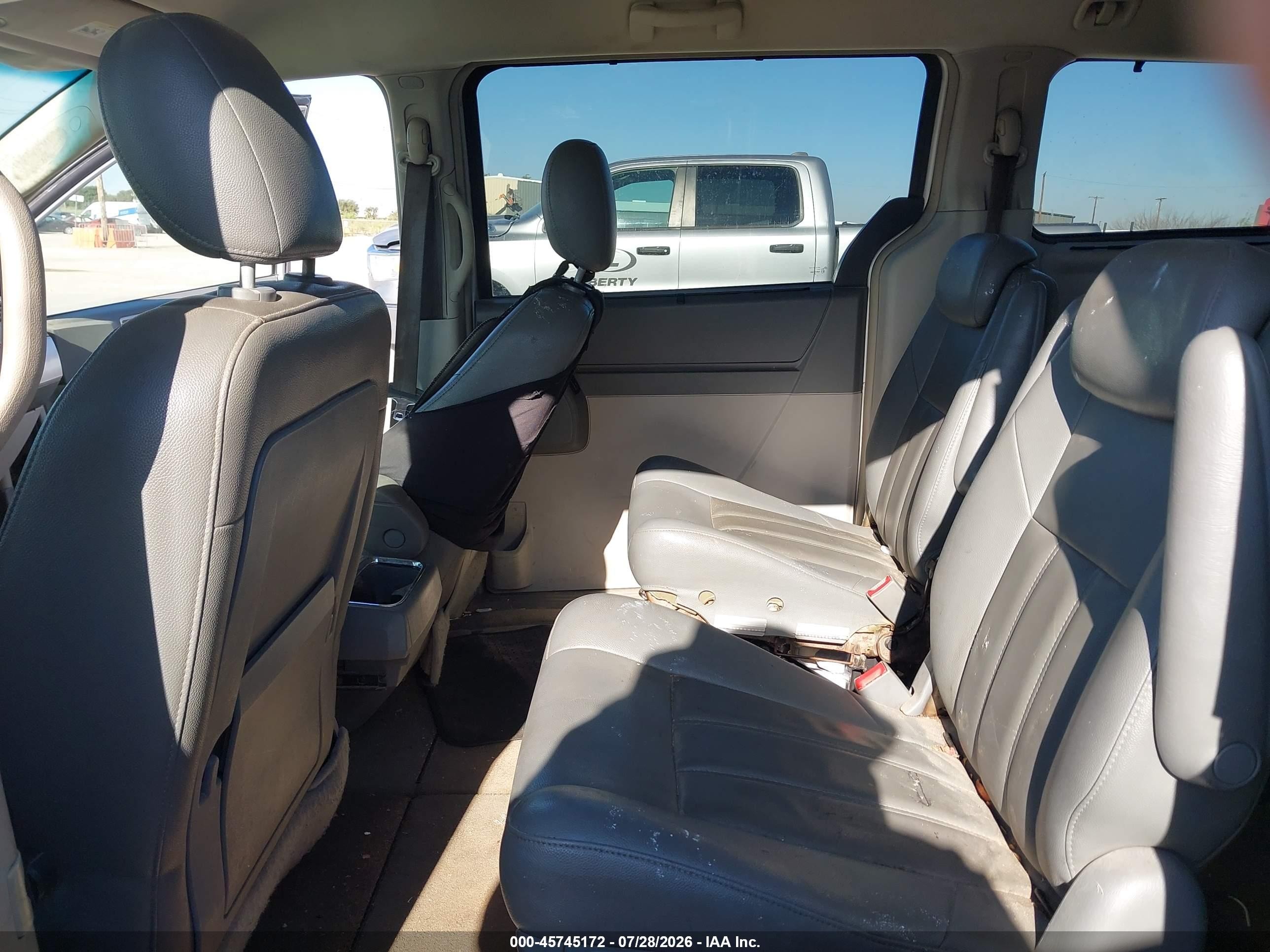 2008 Chrysler Town & Country Touring Серебряный vin: 2A8HR54P68R818484