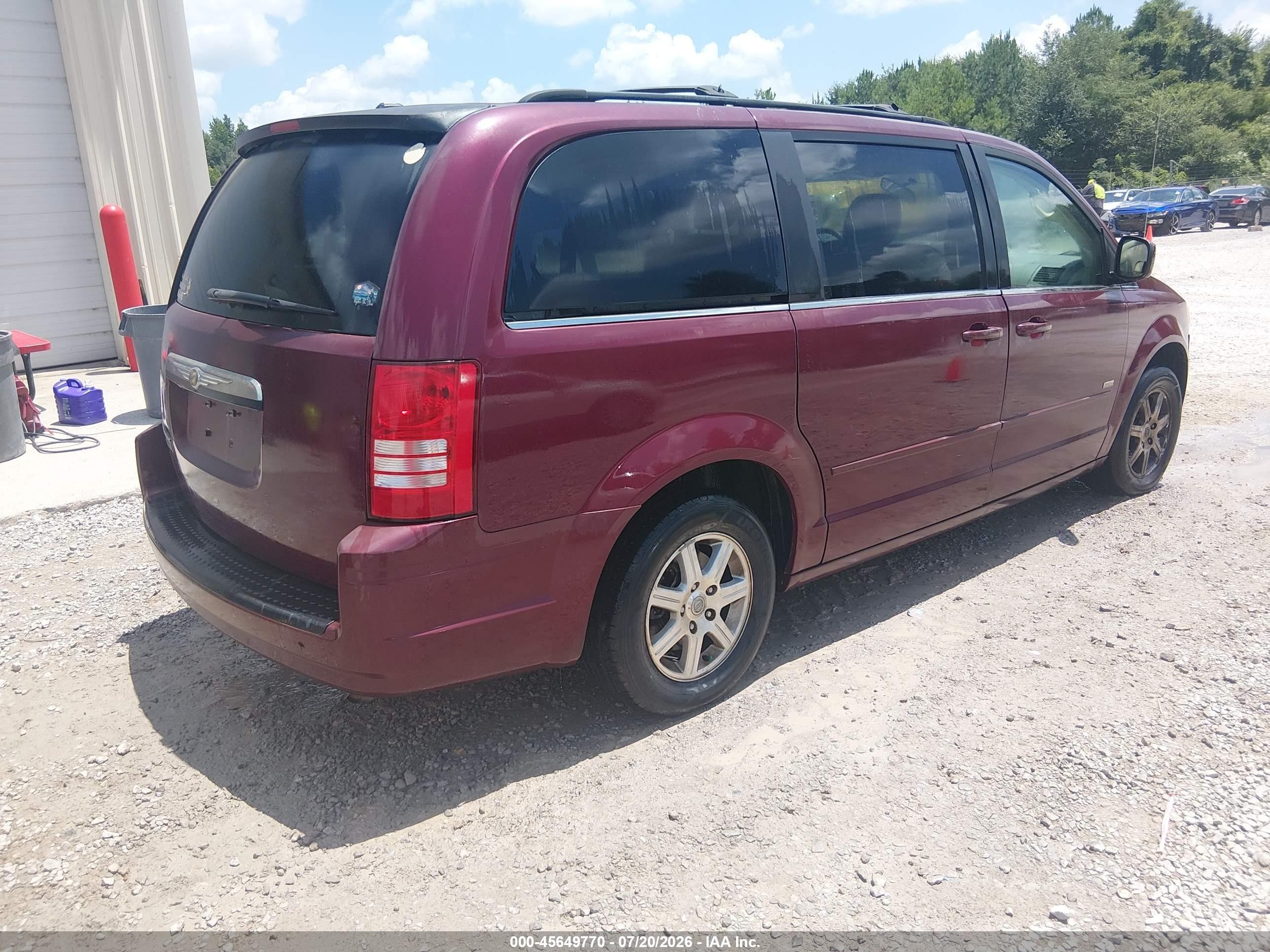 2008 Chrysler Town & Country Touring Maroon vin: 2A8HR54P68R829548