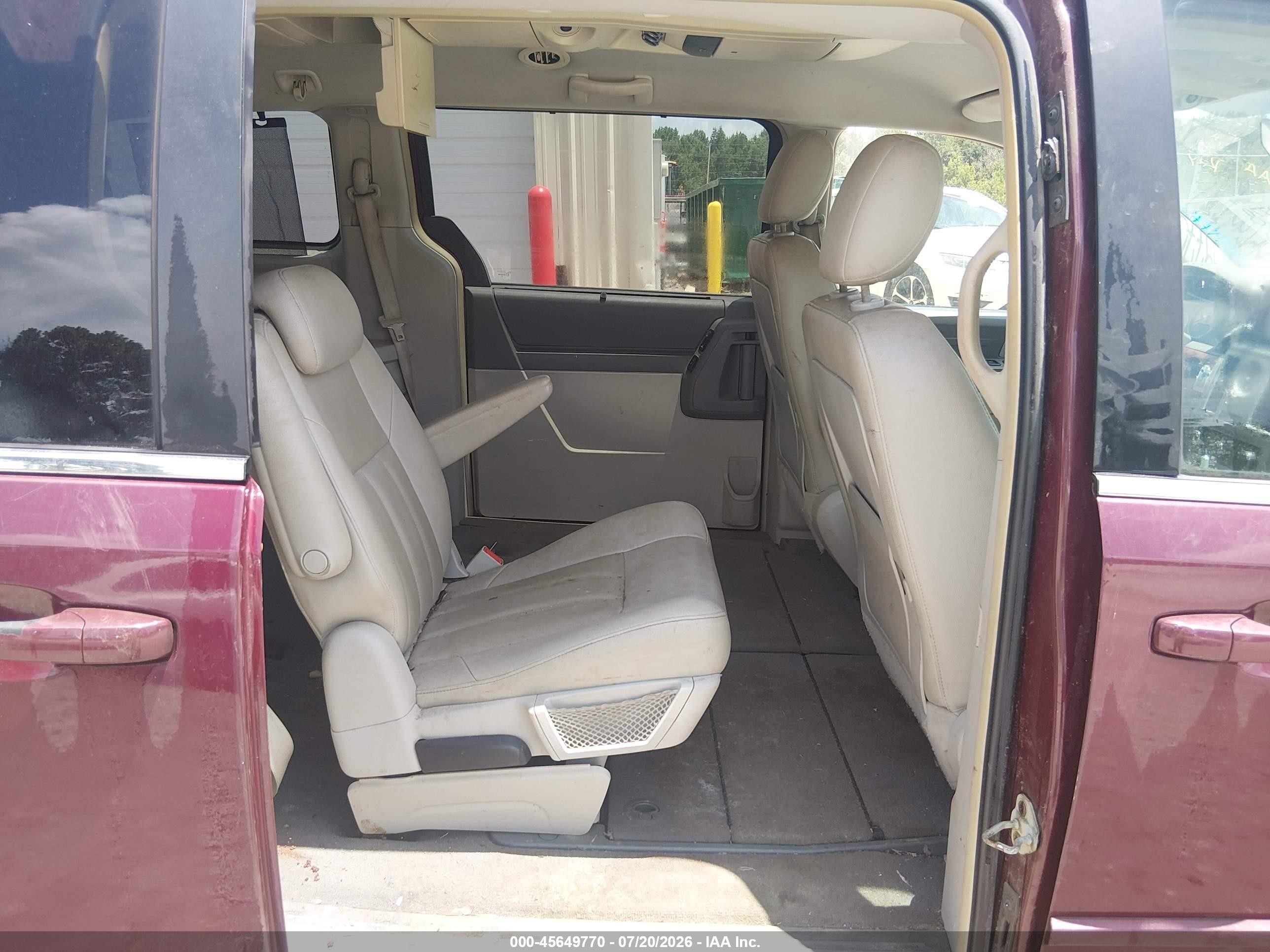 2008 Chrysler Town & Country Touring Maroon vin: 2A8HR54P68R829548