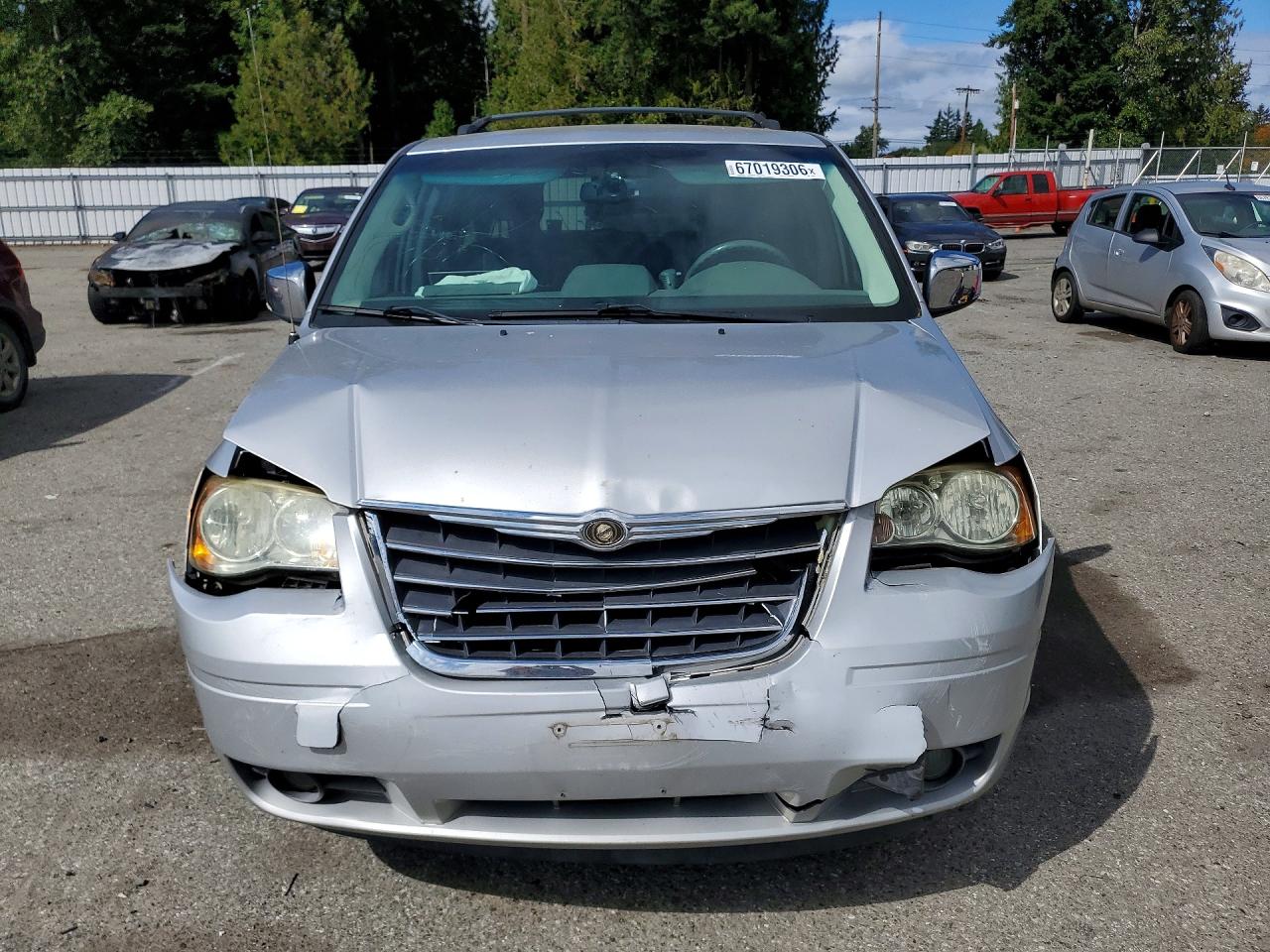 2008 Chrysler Town & Country Touring Silver vin: 2A8HR54P78R118067