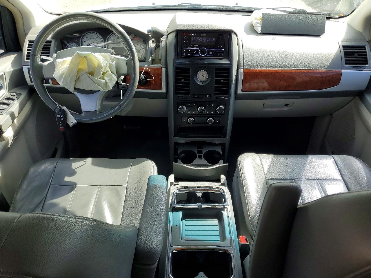 2008 Chrysler Town & Country Touring Silver vin: 2A8HR54P78R118067