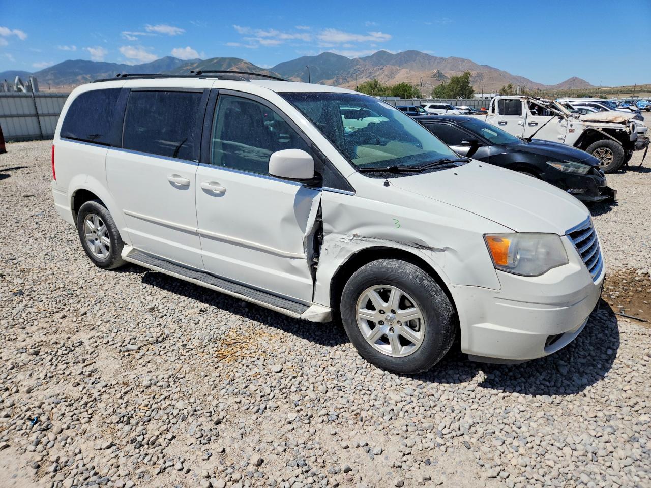 2008 Chrysler Town & Country Touring Белый vin: 2A8HR54P78R137296