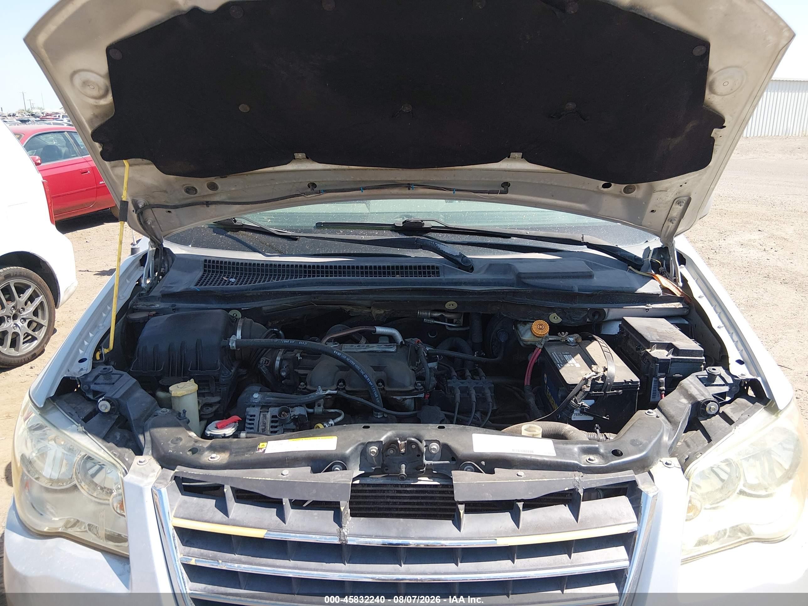 2008 Chrysler Town & Country Touring Silver vin: 2A8HR54P78R678865