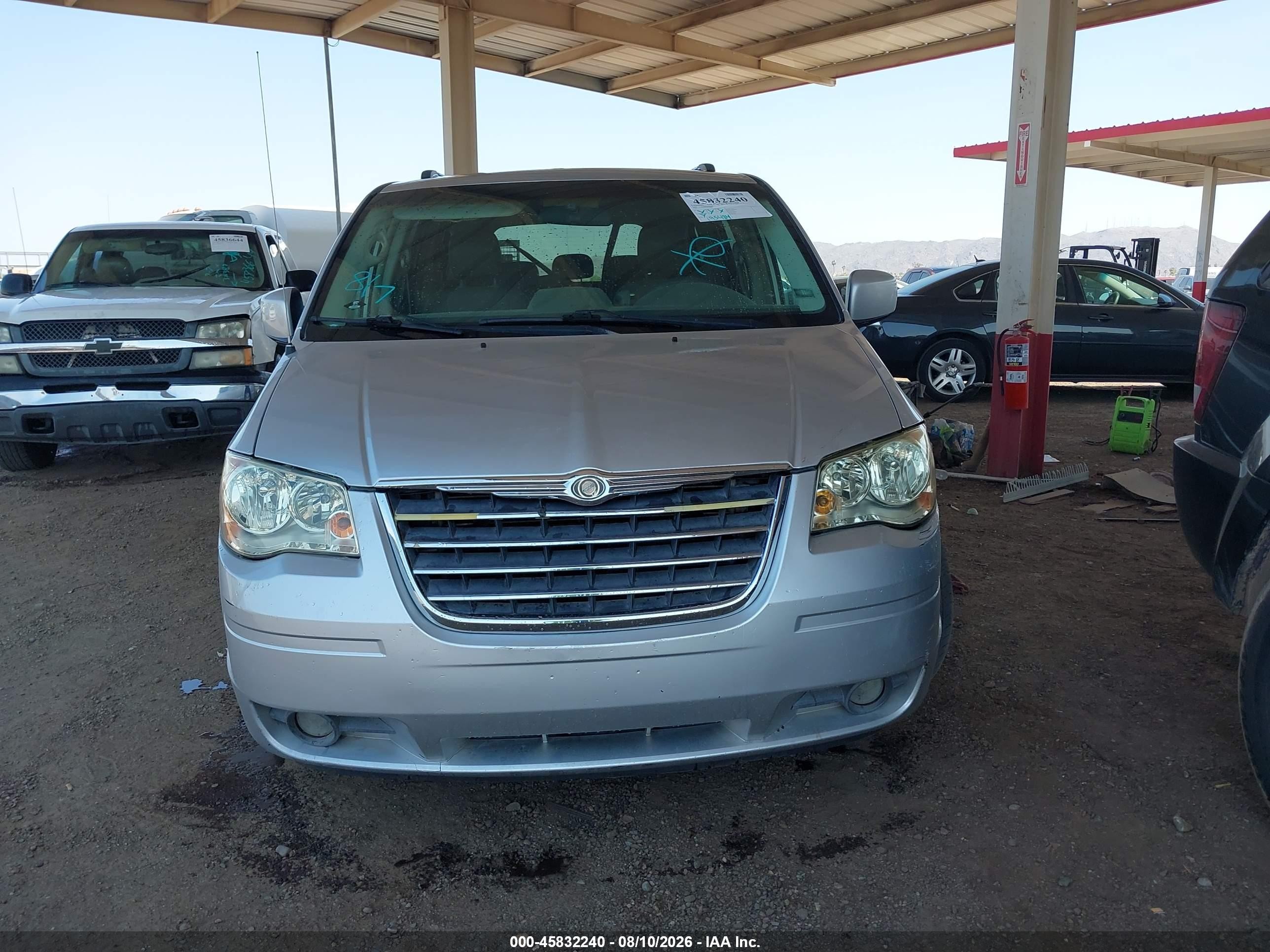 2008 Chrysler Town & Country Touring Silver vin: 2A8HR54P78R678865