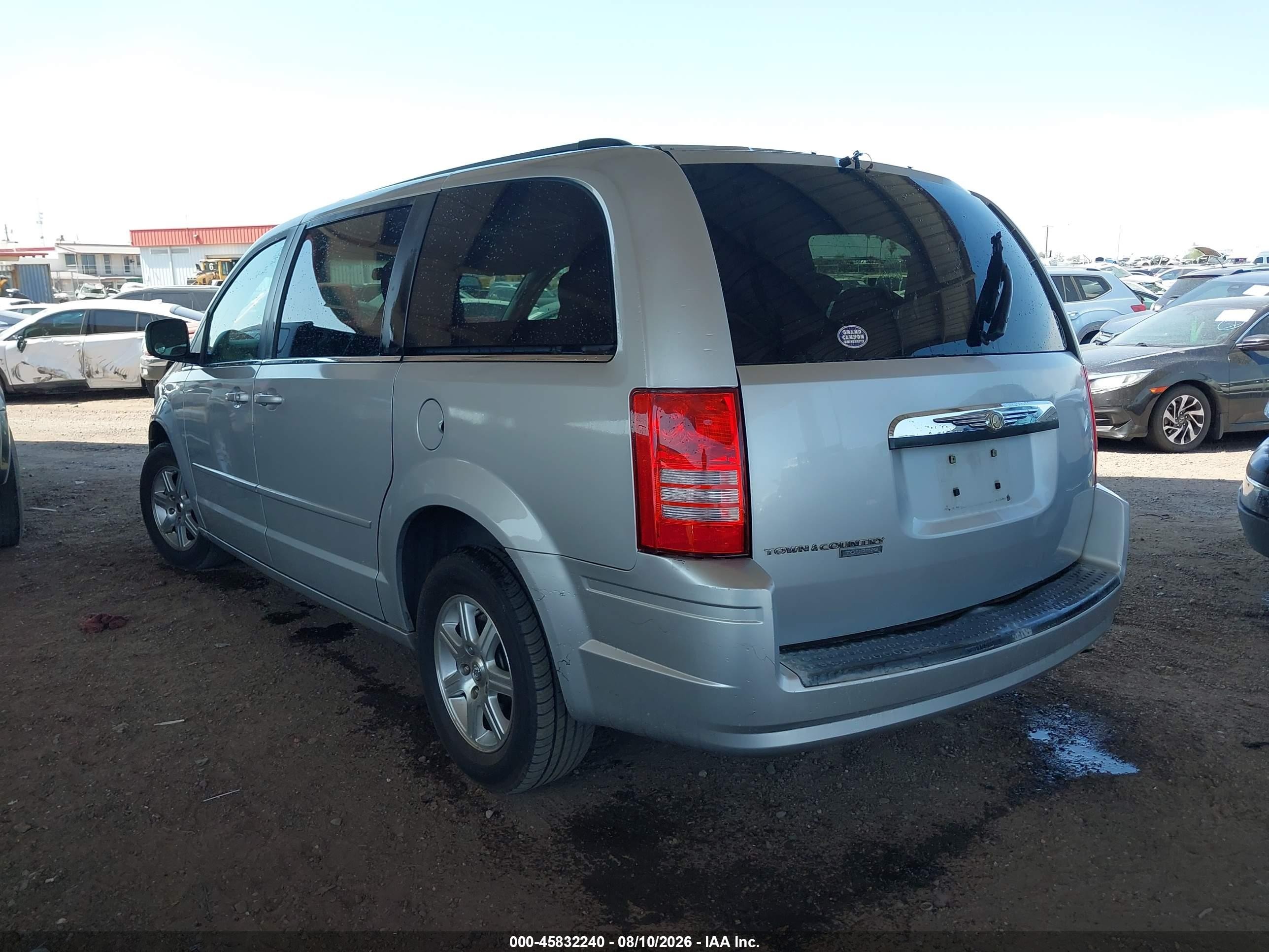 2008 Chrysler Town & Country Touring Silver vin: 2A8HR54P78R678865