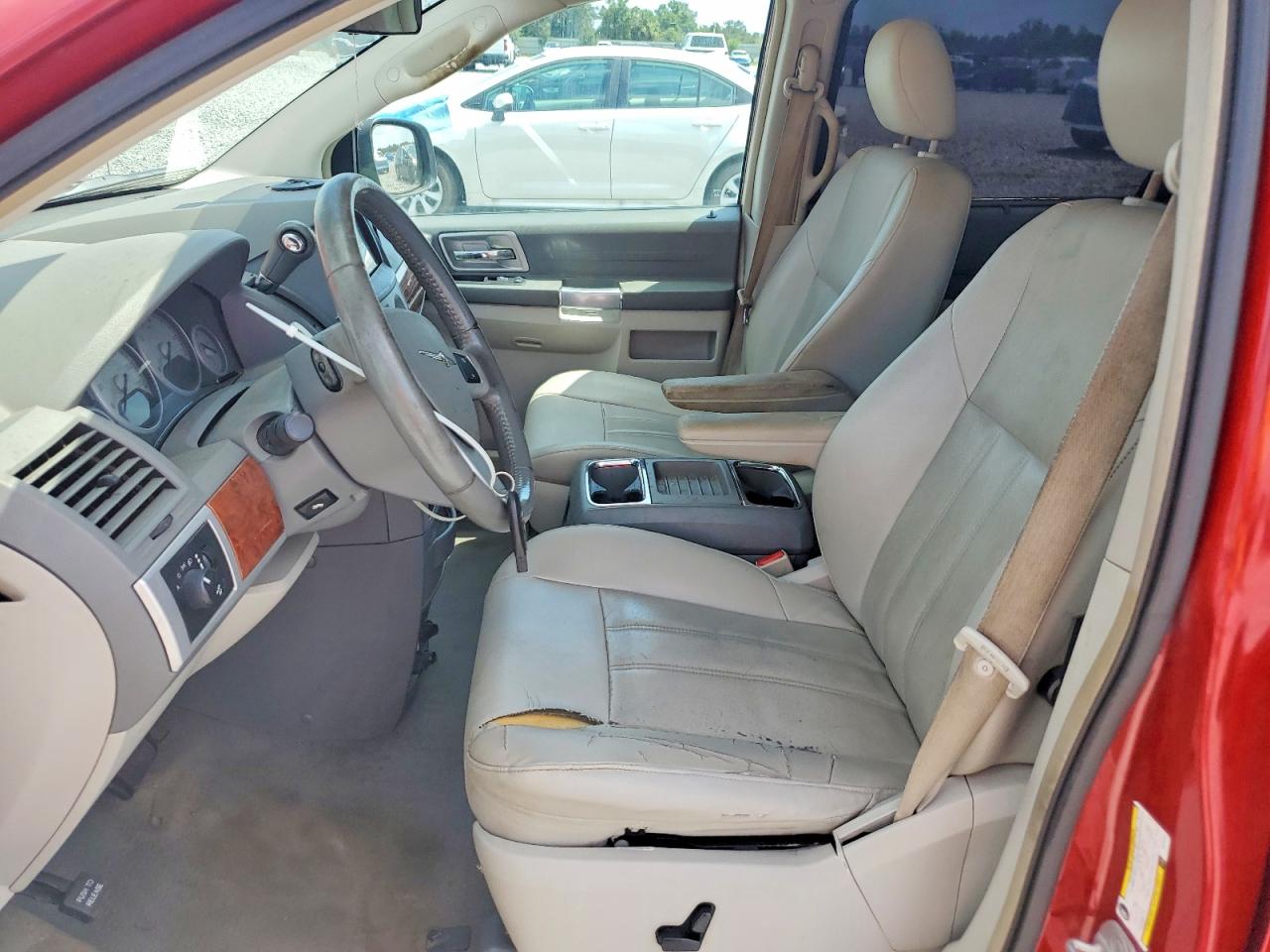 2008 Chrysler Town & Country Touring Red vin: 2A8HR54P78R738143