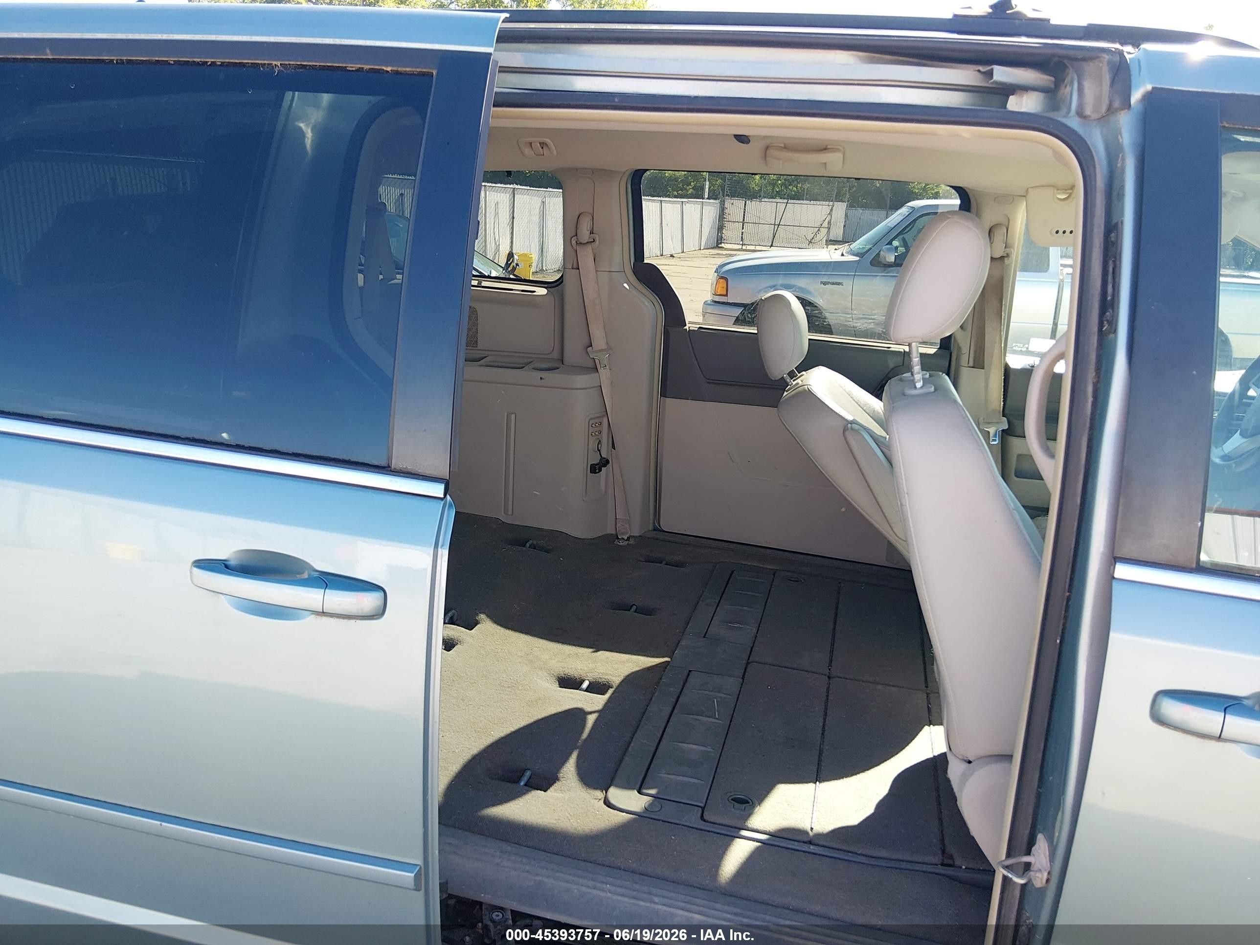 2008 Chrysler Town & Country Touring Blue vin: 2A8HR54P78R843202