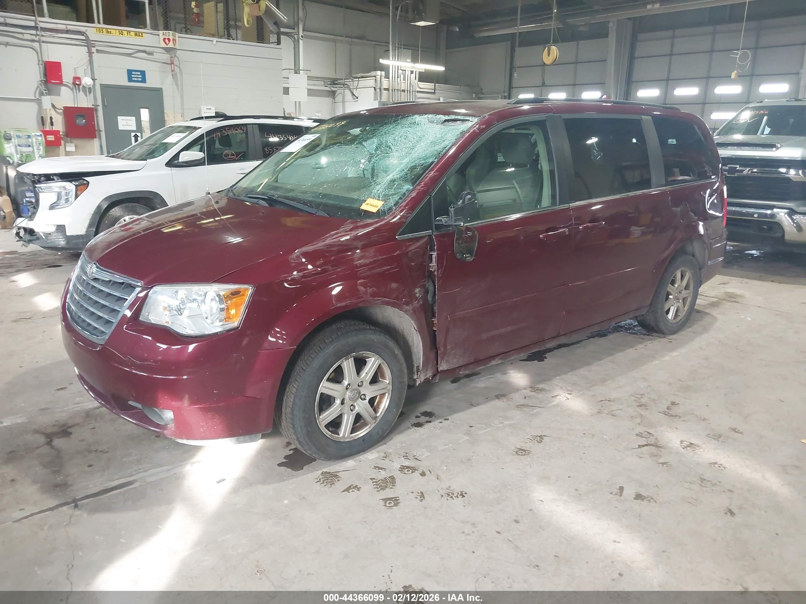 2008 Chrysler Town & Country Touring Burgundy vin: 2A8HR54P88R725353