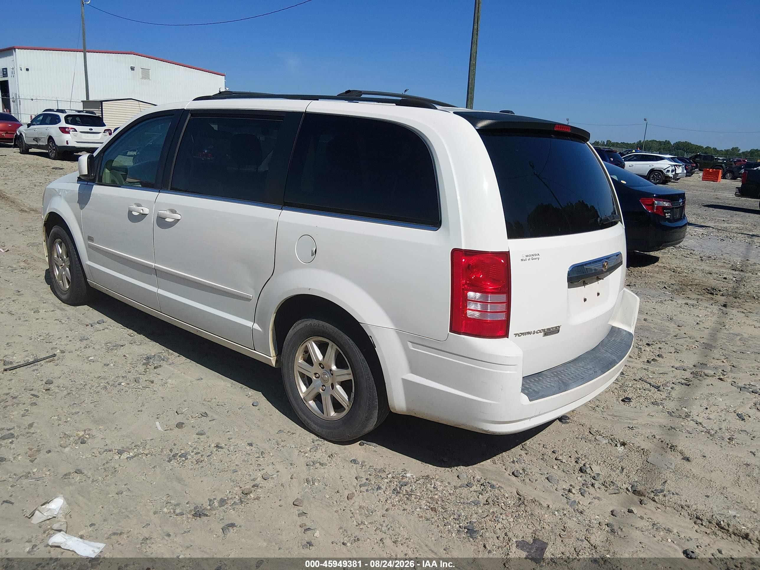 2008 Chrysler Town & Country Touring White vin: 2A8HR54P88R783575