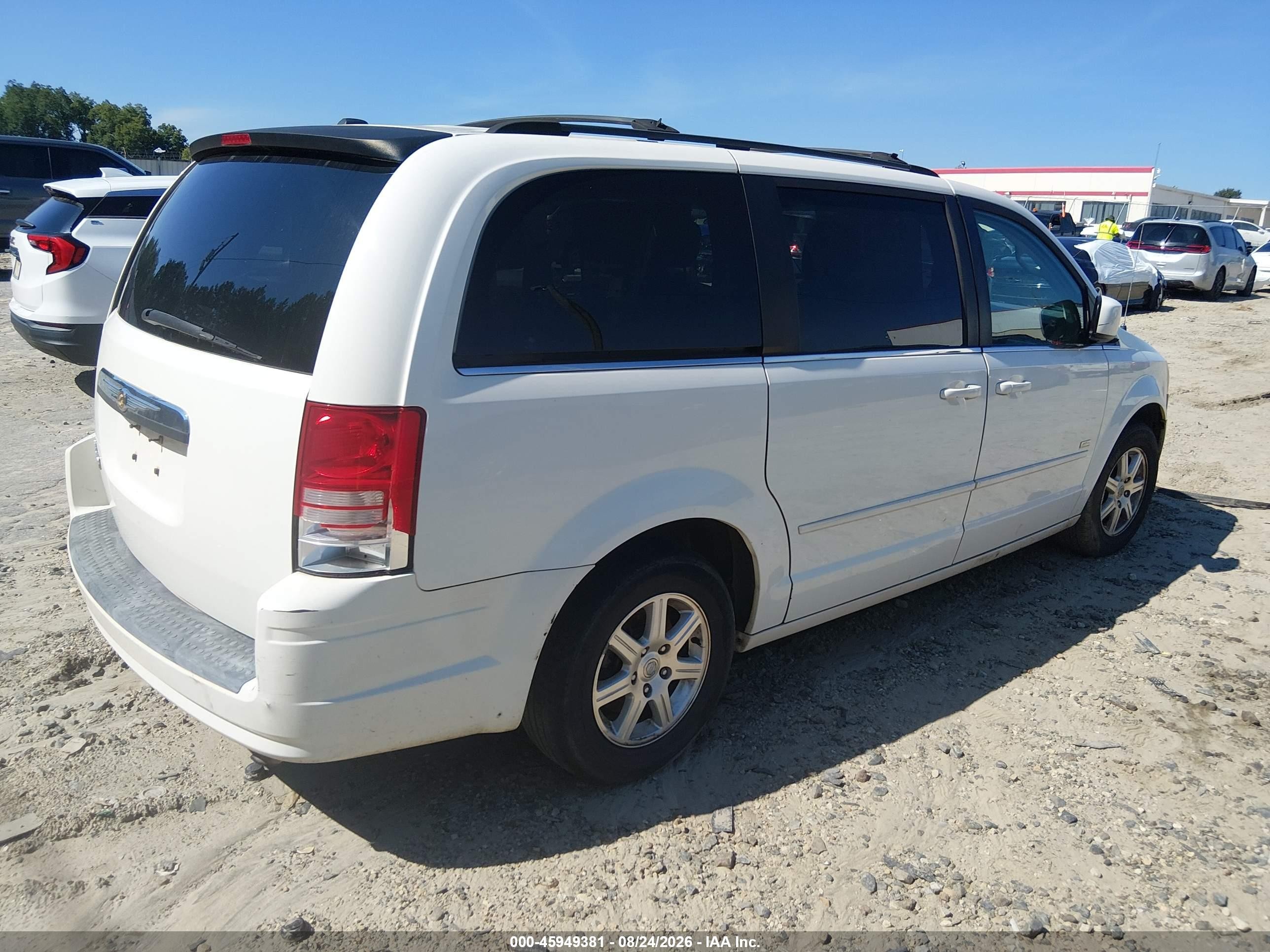 2008 Chrysler Town & Country Touring White vin: 2A8HR54P88R783575