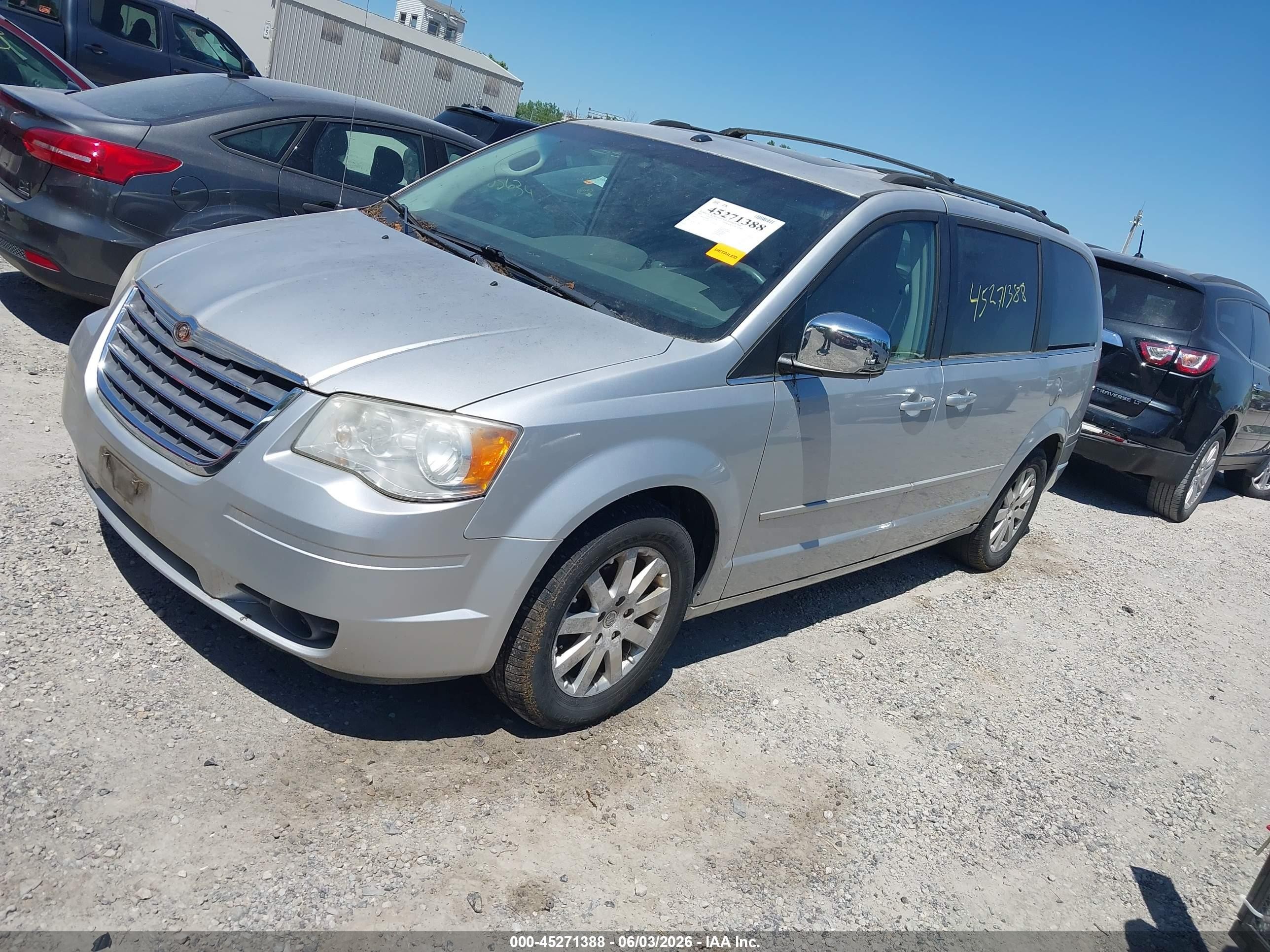 2008 Chrysler Town & Country Touring Серебряный vin: 2A8HR54P98R113257