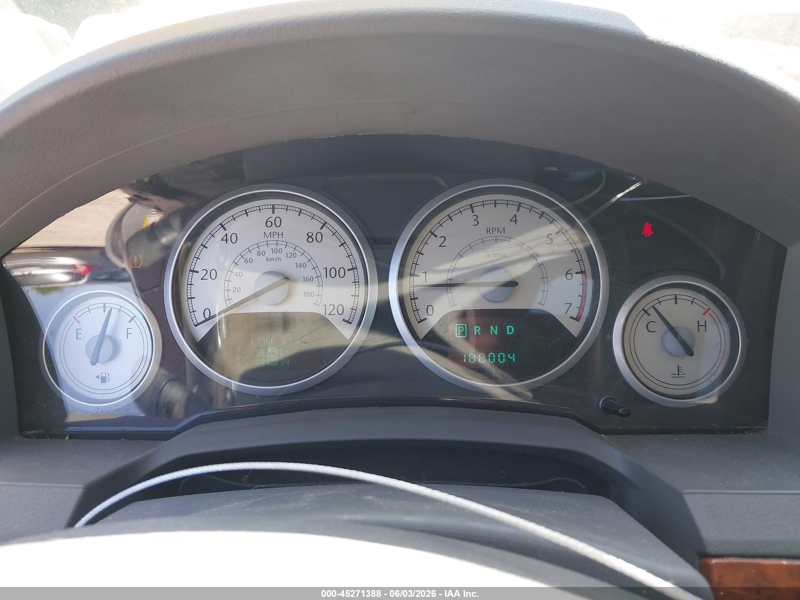 2008 Chrysler Town & Country Touring Серебряный vin: 2A8HR54P98R113257