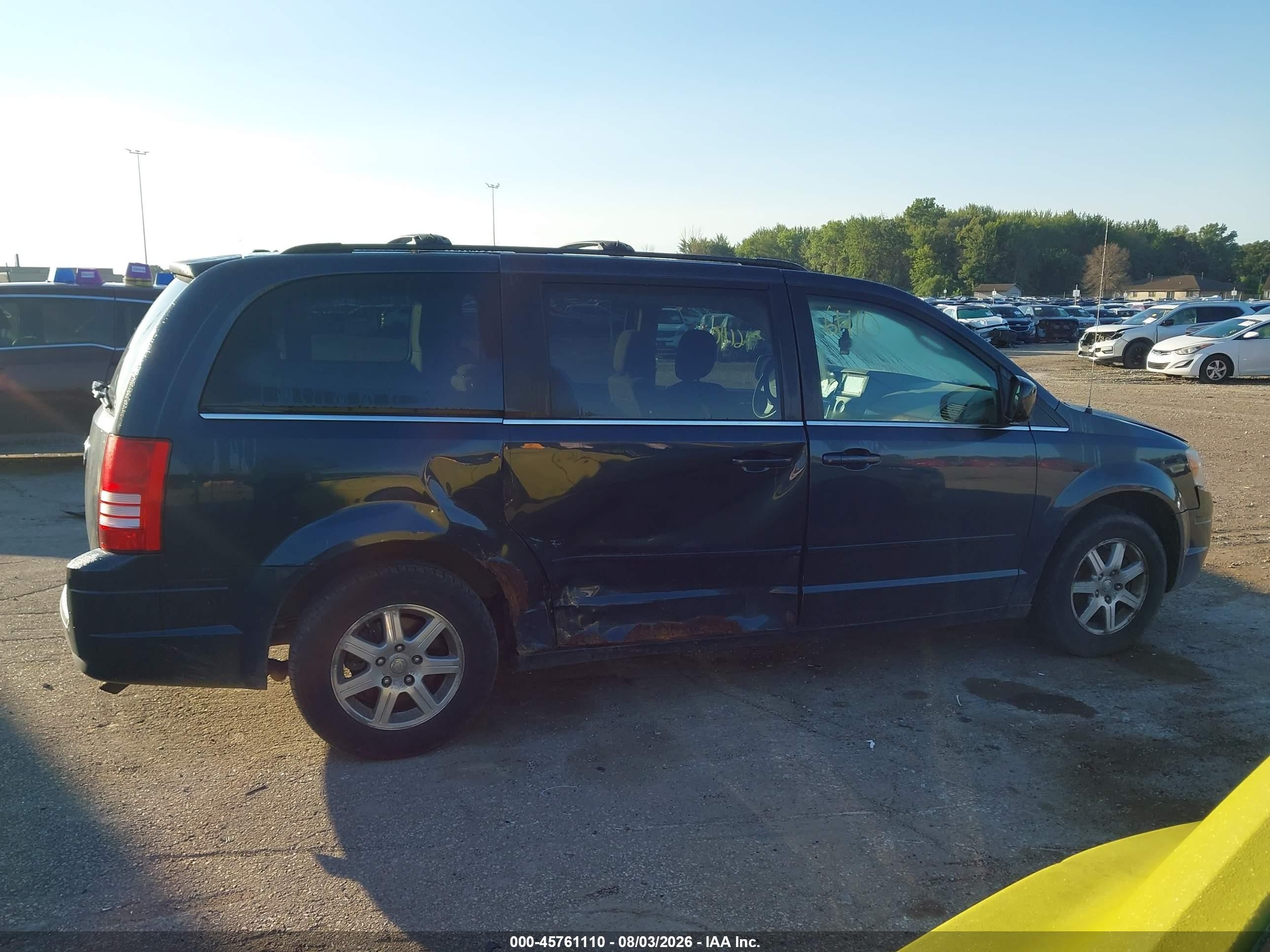 2008 Chrysler Town & Country Touring Blue vin: 2A8HR54P98R676115